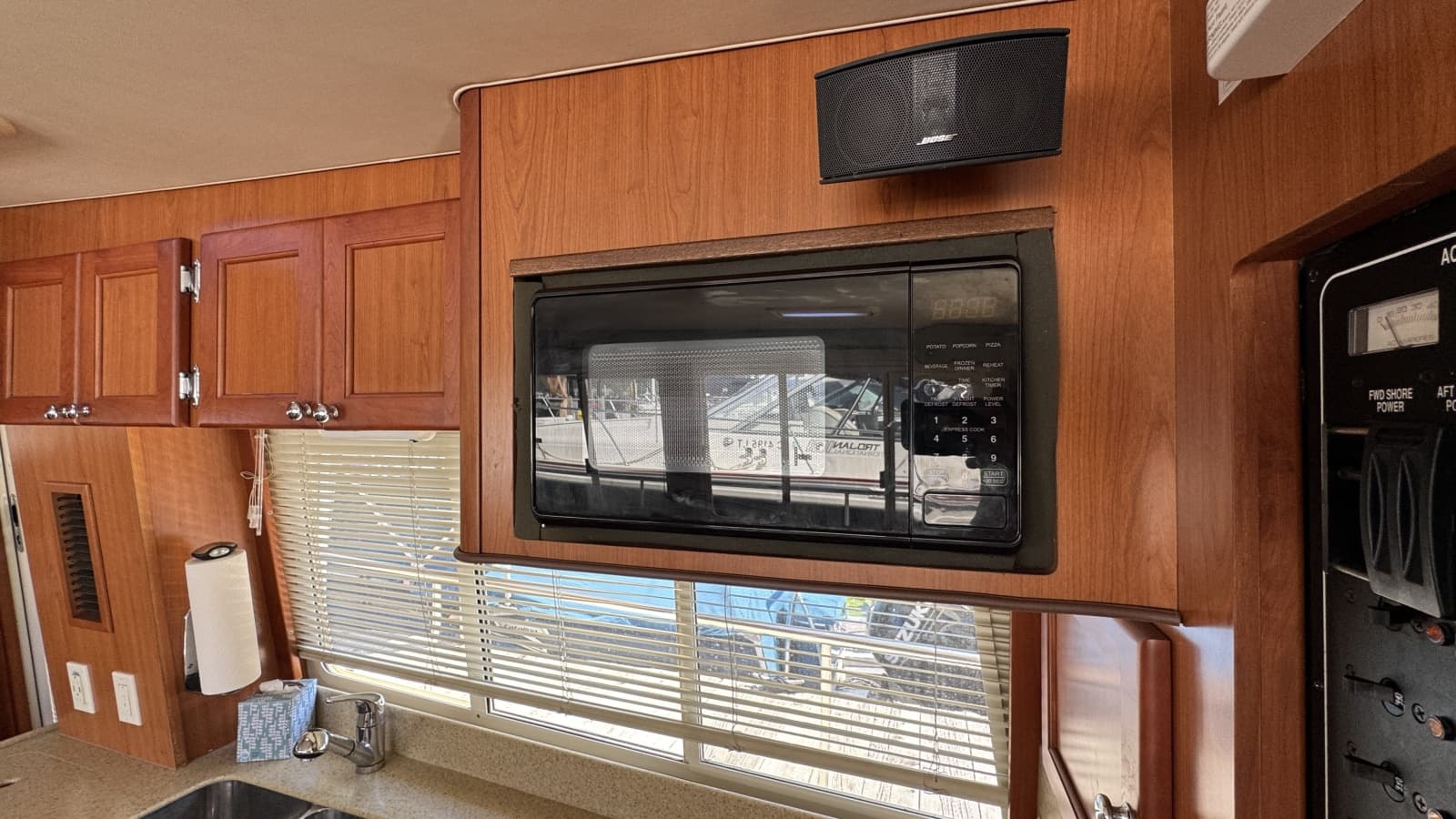 2008 Mainship 400 Trawler - Photo 32