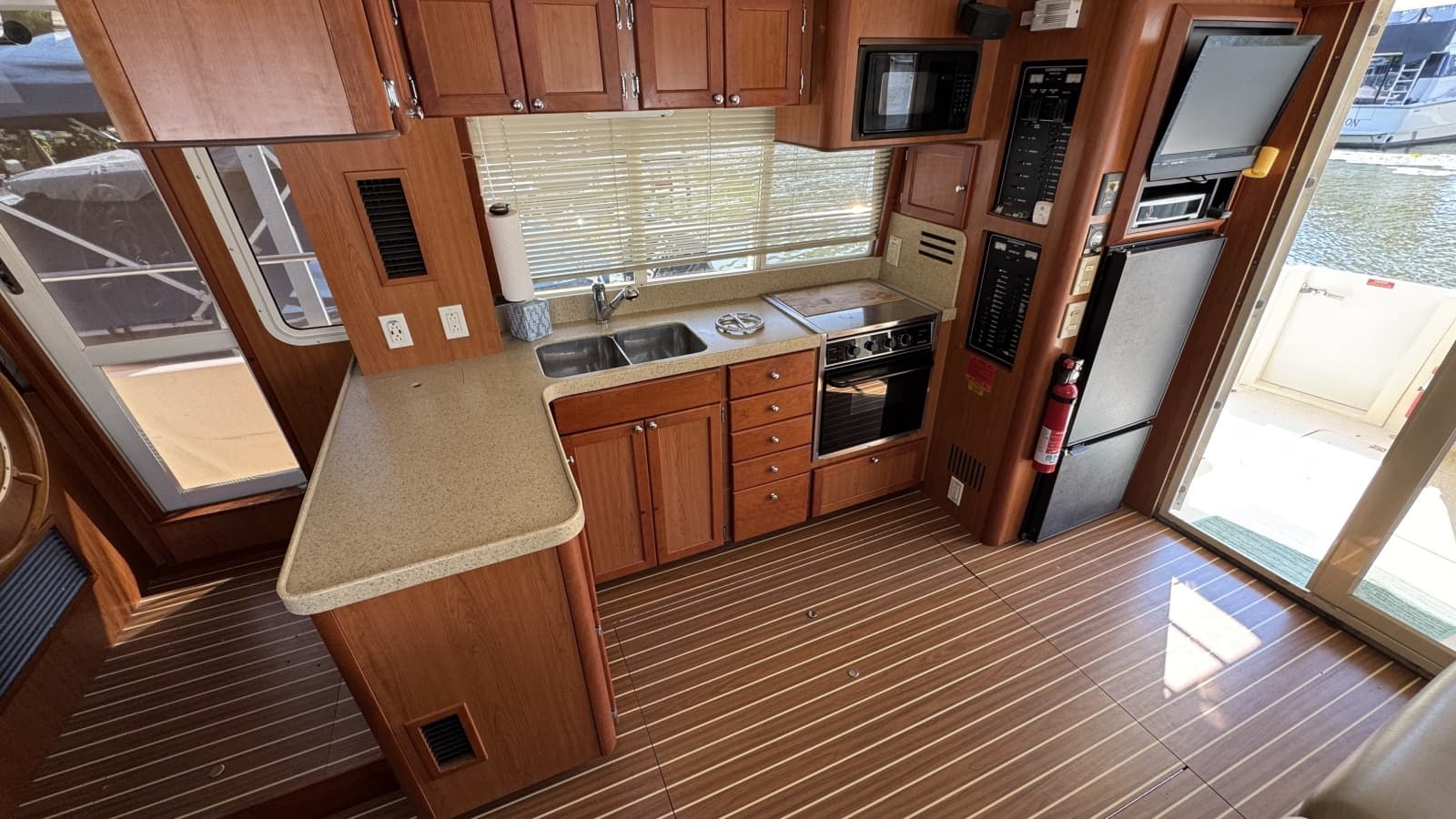 2008 Mainship 400 Trawler - Photo 31