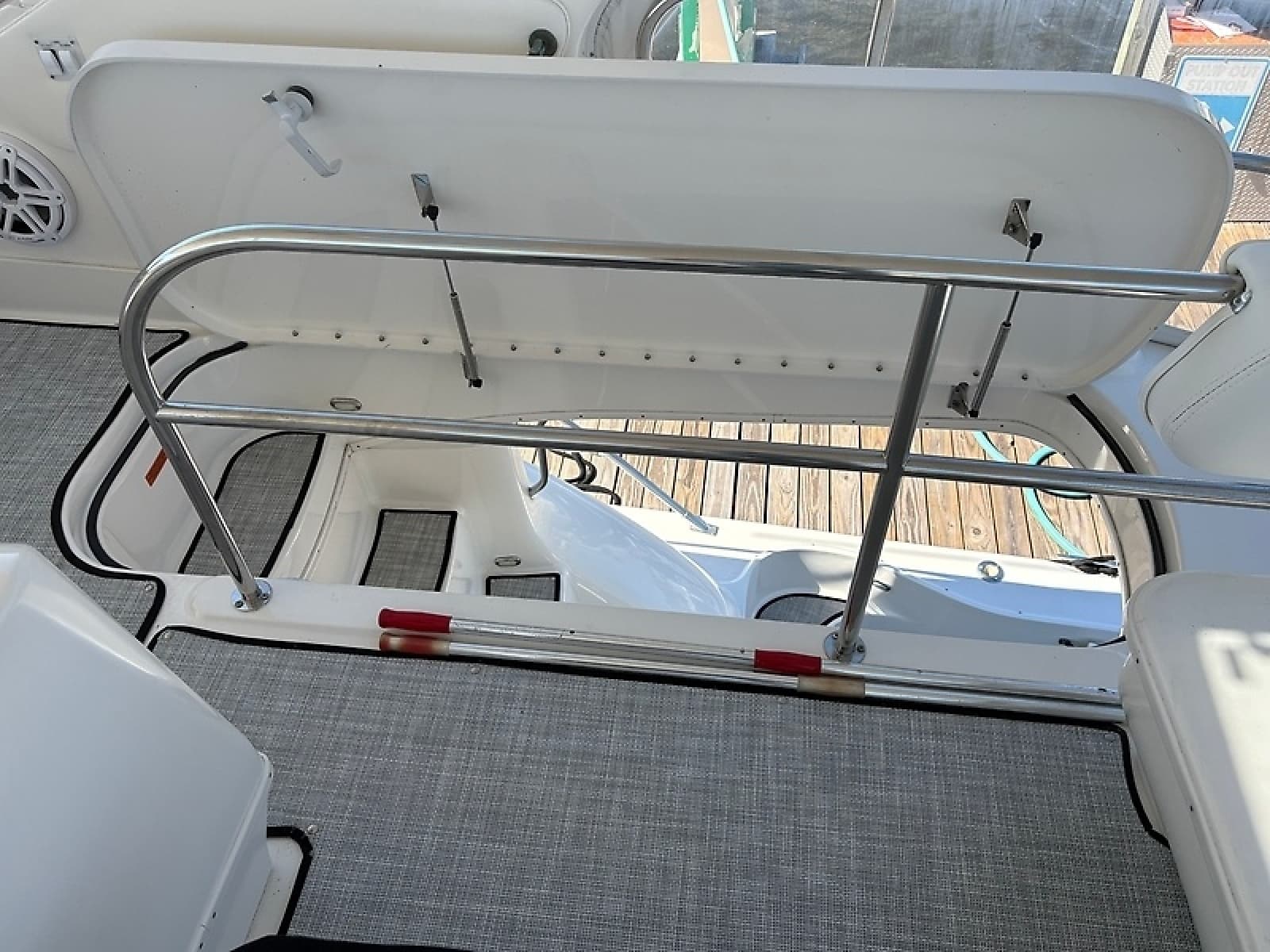 2000 Sea Ray 560 Sedan Bridge - Photo 15
