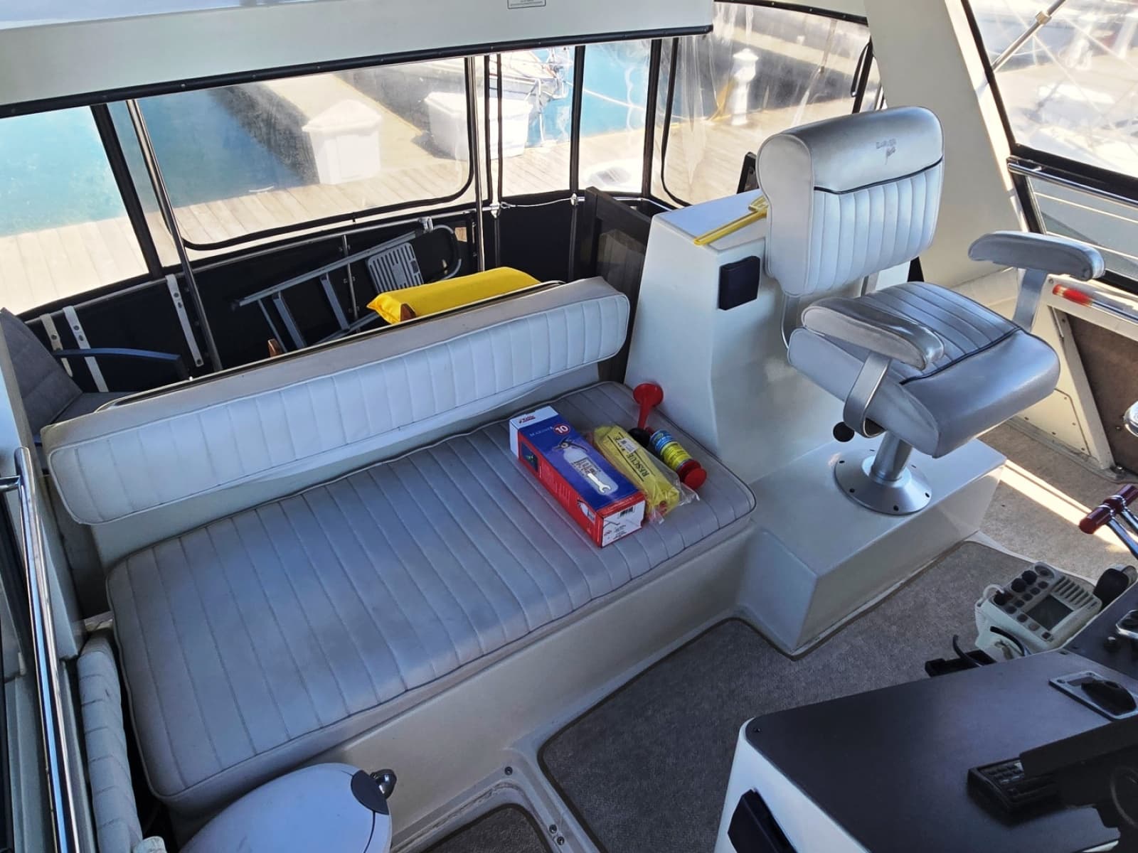 1989 Carver 3807 - Photo 9