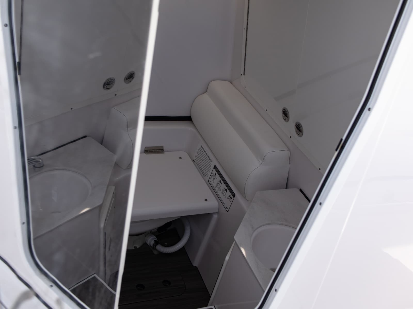2025 Sportsman 322 Center Console - Photo 14