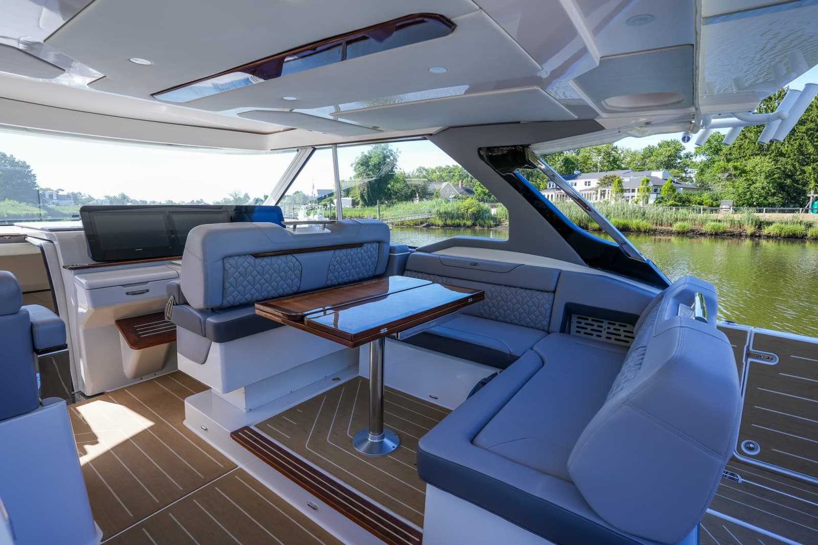 2025 Regal LX43 - Photo 16