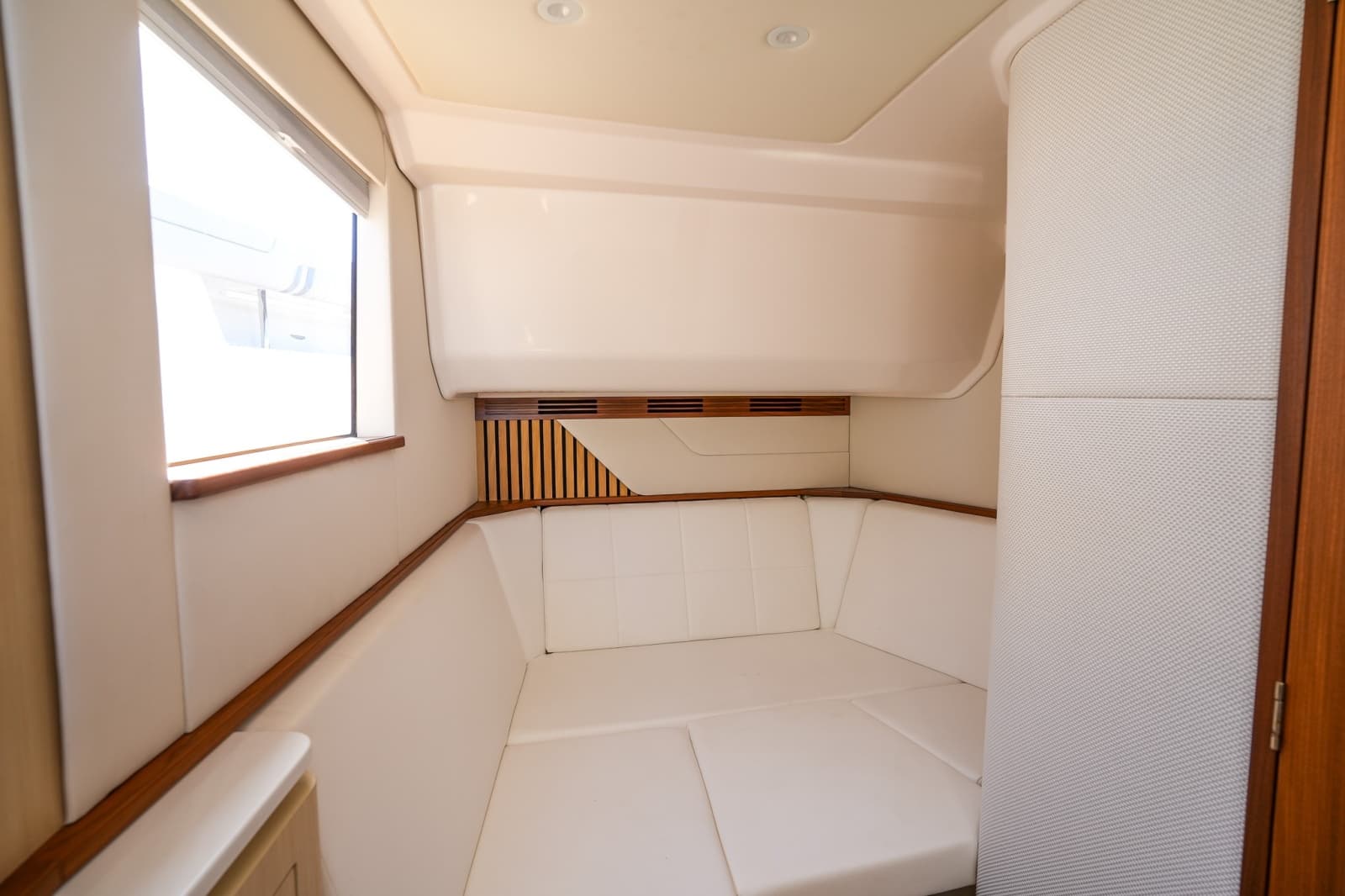 2025 Regal LX43 - Photo 45