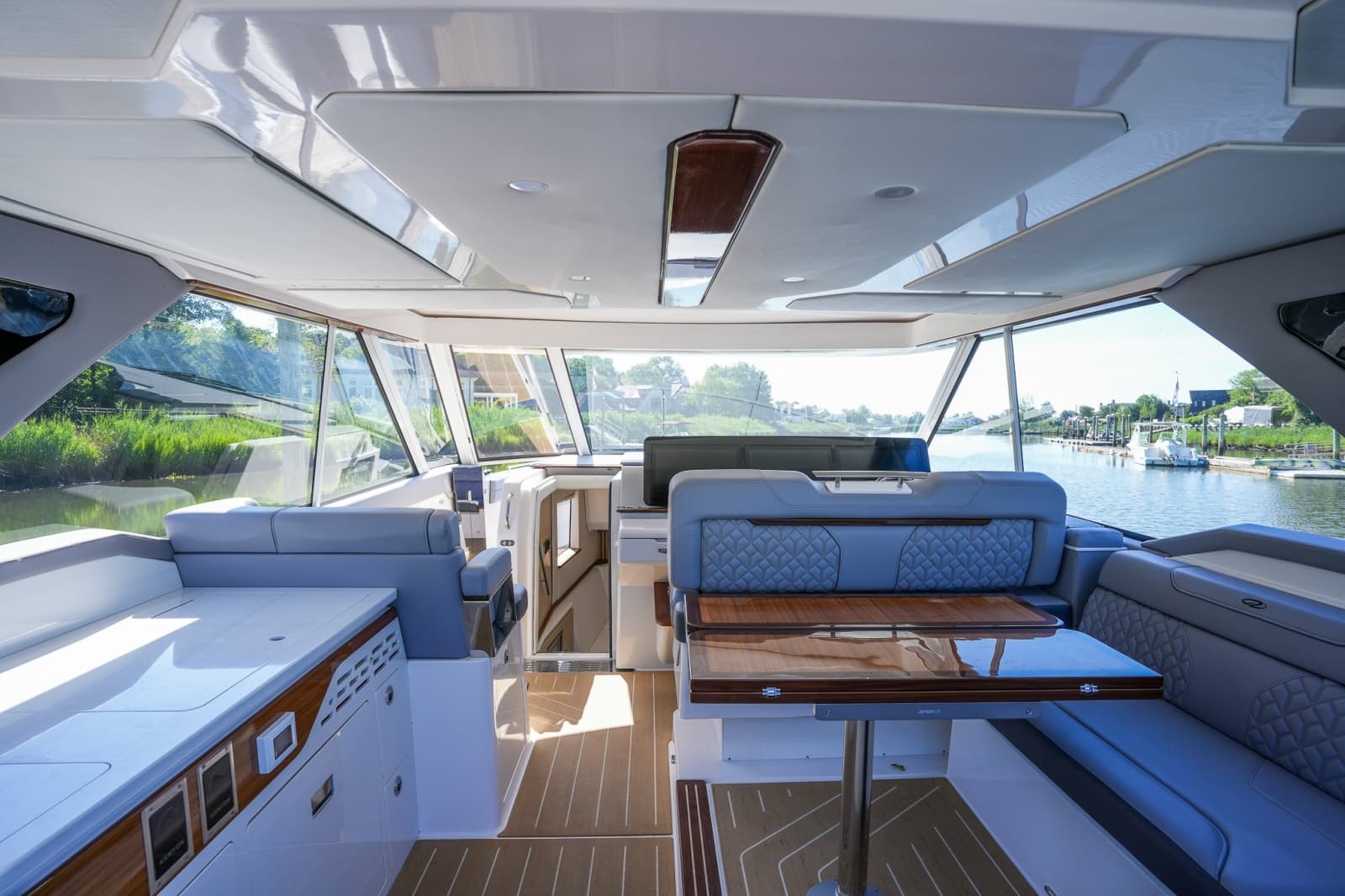 2025 Regal LX43 - Photo 22