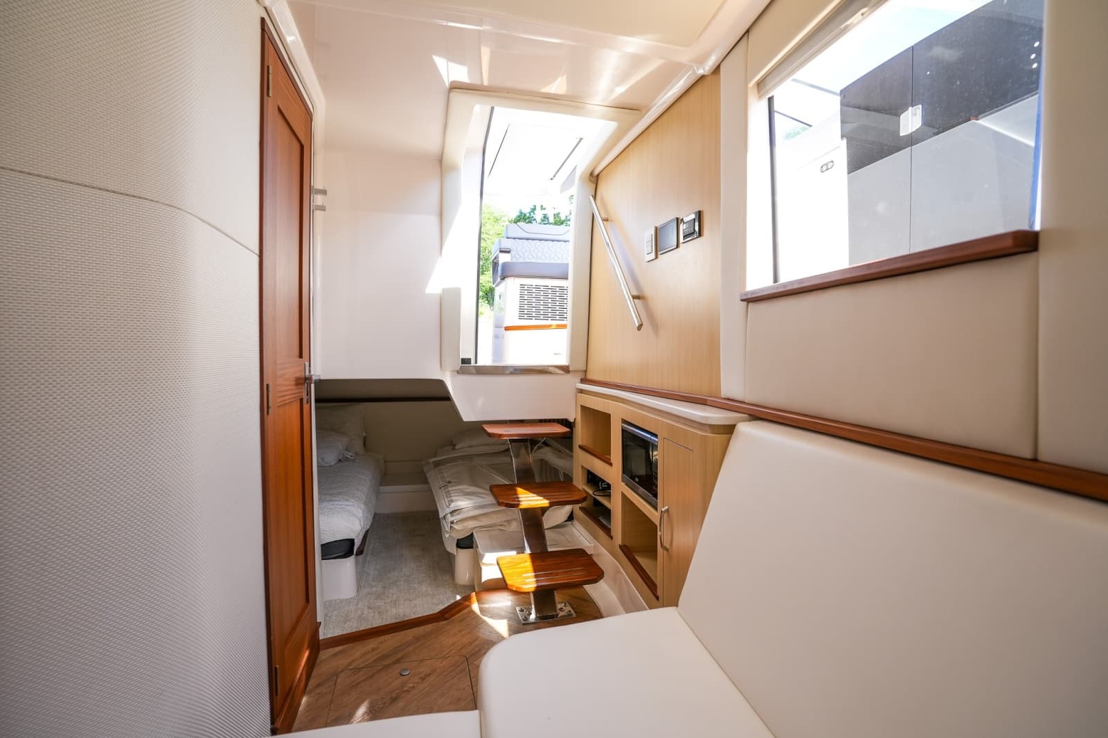 2025 Regal LX43 - Photo 42