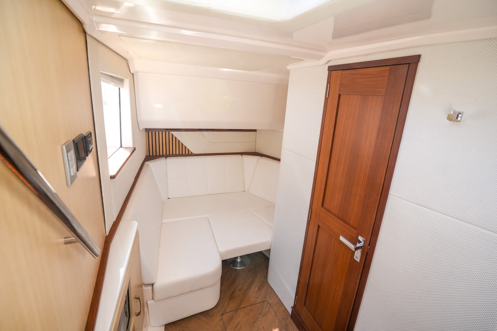 2025 Regal LX43 - Photo 44