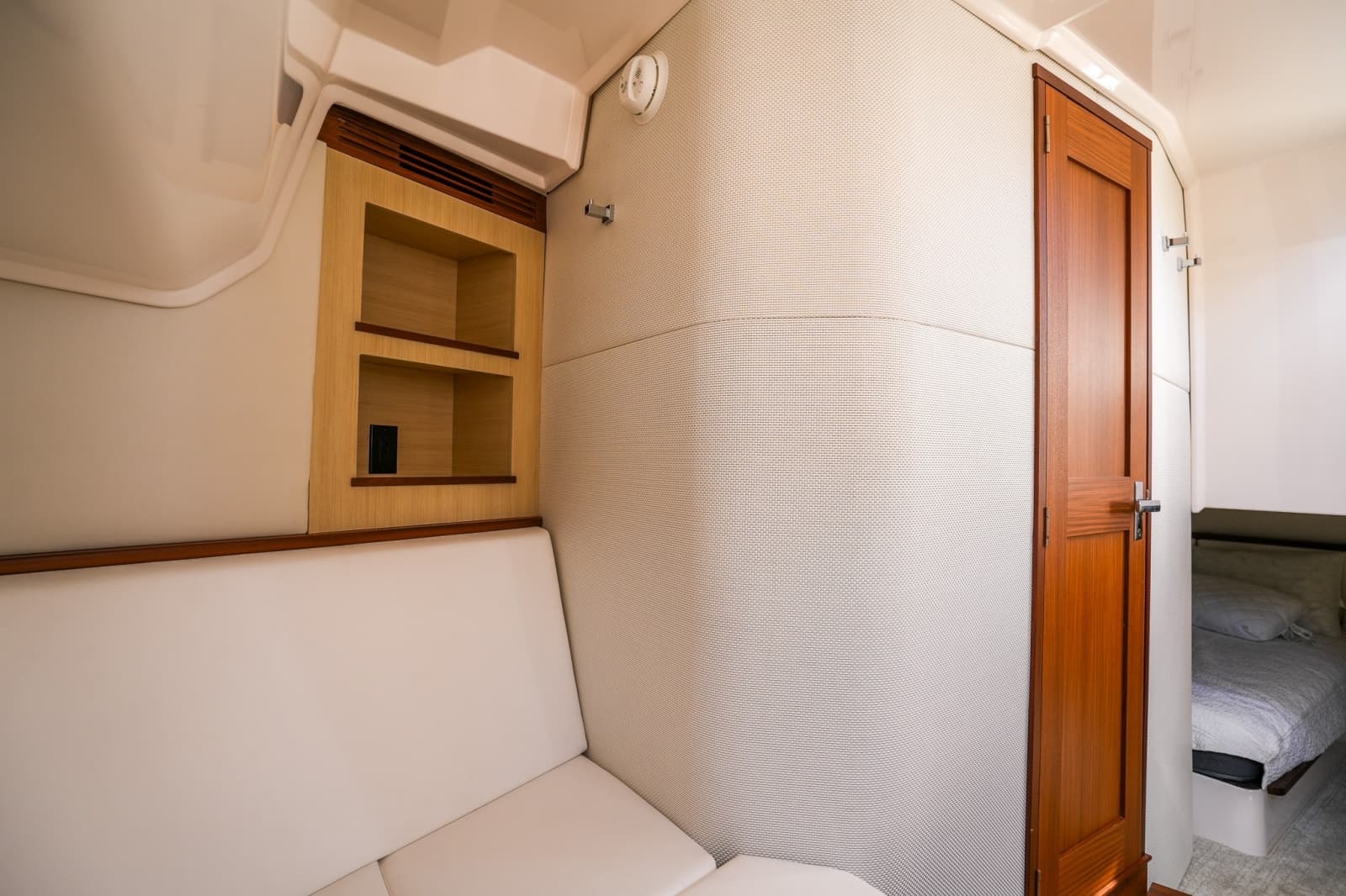 2025 Regal LX43 - Photo 43