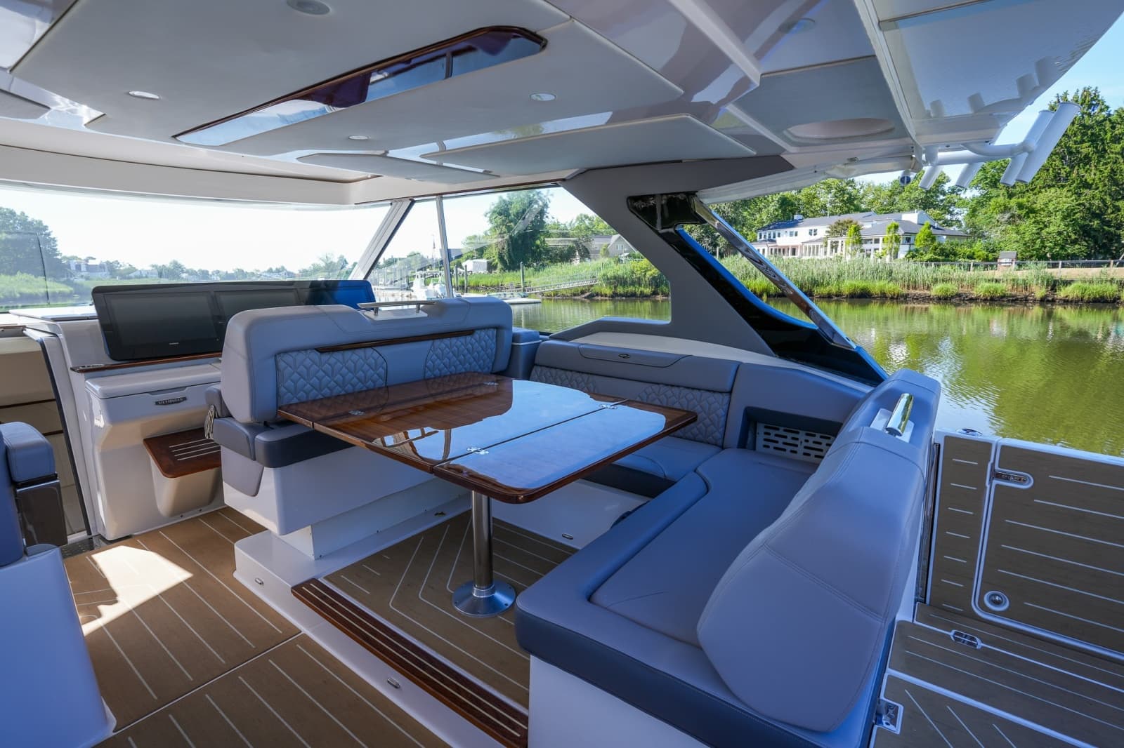 2025 Regal LX43 - Photo 17