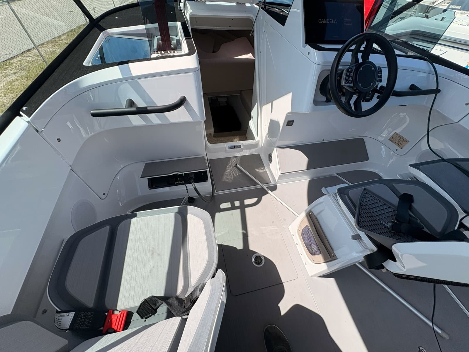 2025 Candela C-8 T-top - Photo 9