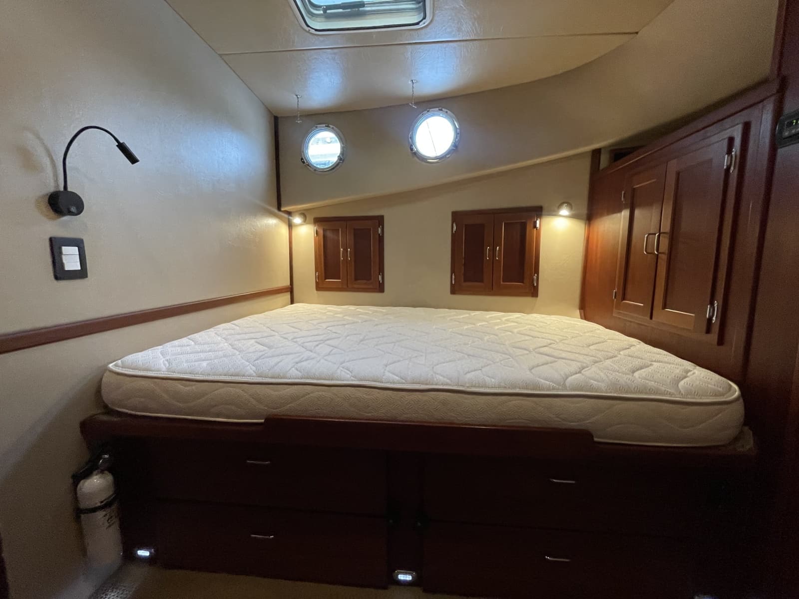 2006 American Tug 41 - Photo 11
