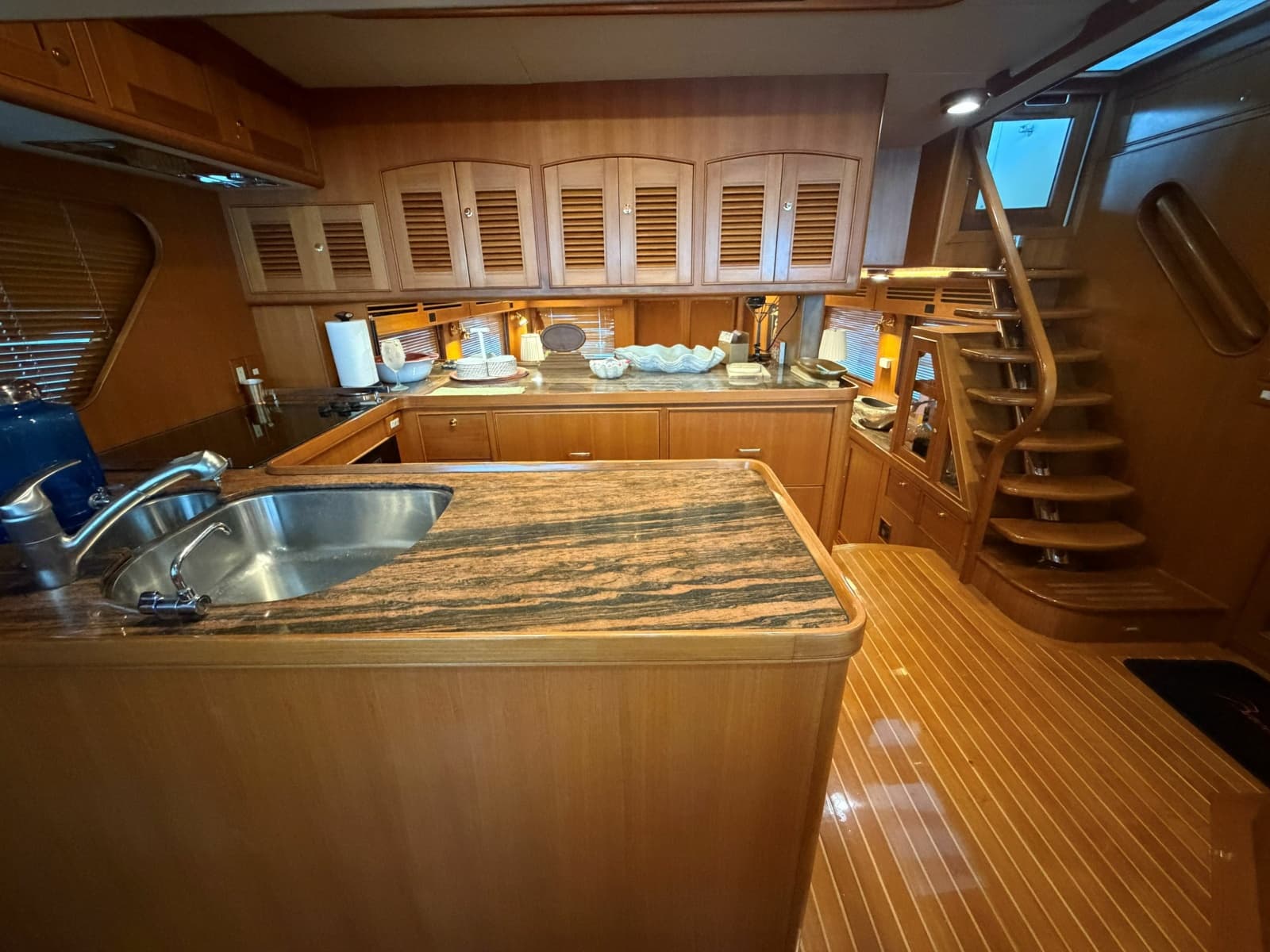 2007 Marlow Explorer 53C - Photo 14