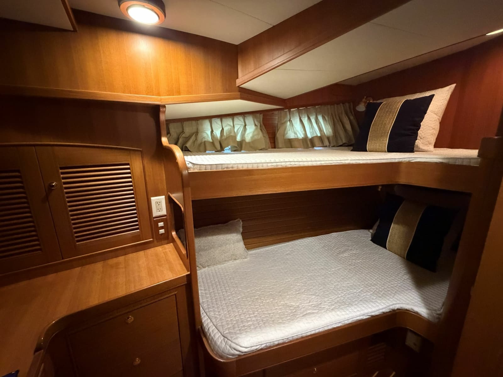 2007 Marlow Explorer 53C - Photo 23