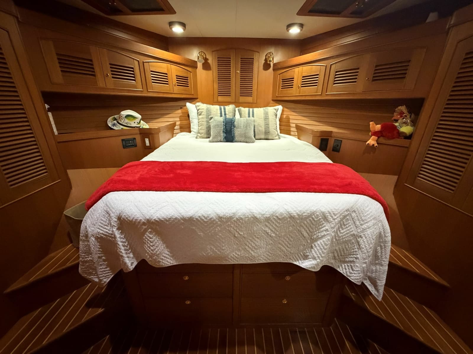 2007 Marlow Explorer 53C - Photo 26
