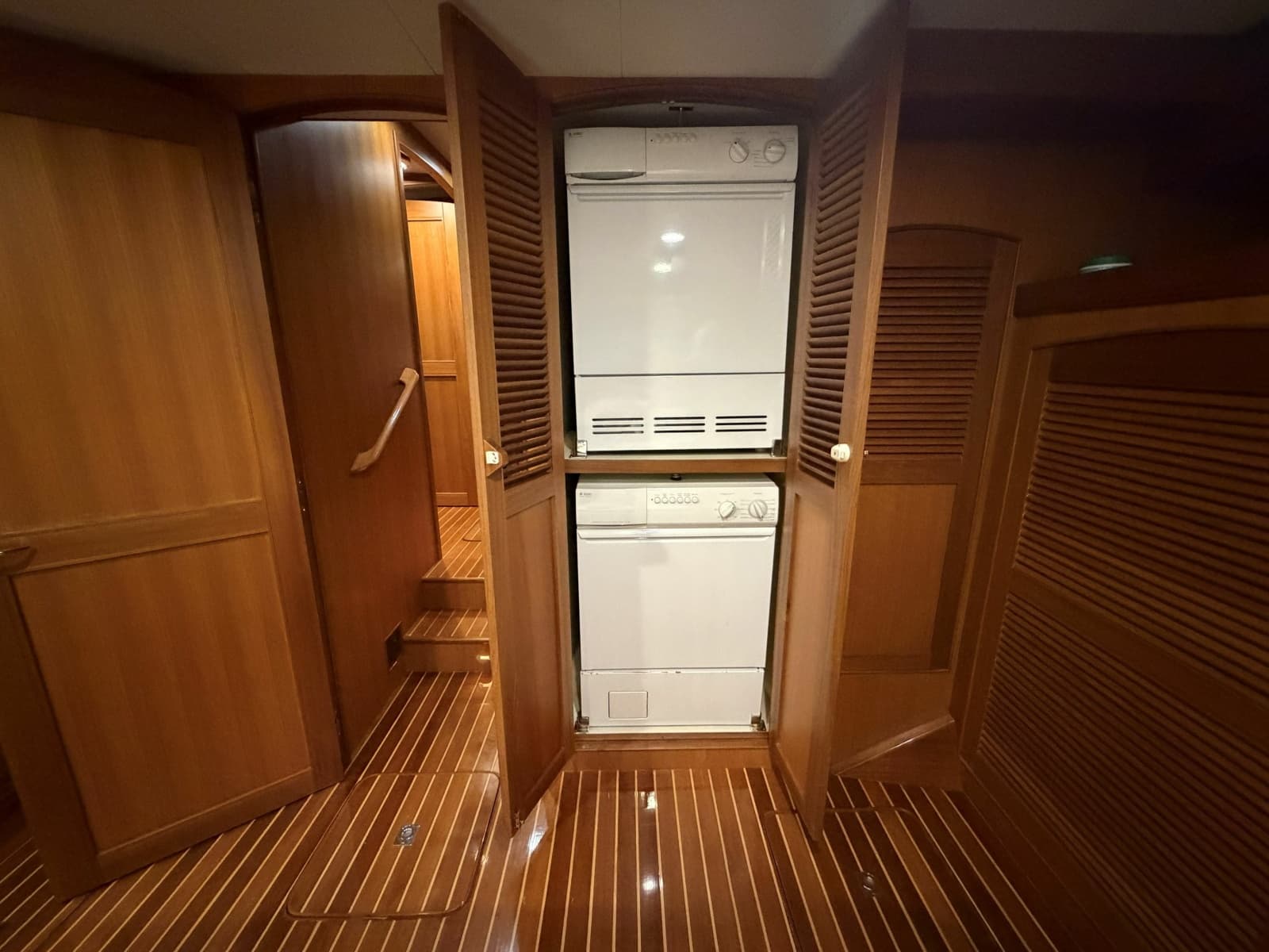 2007 Marlow Explorer 53C - Photo 35