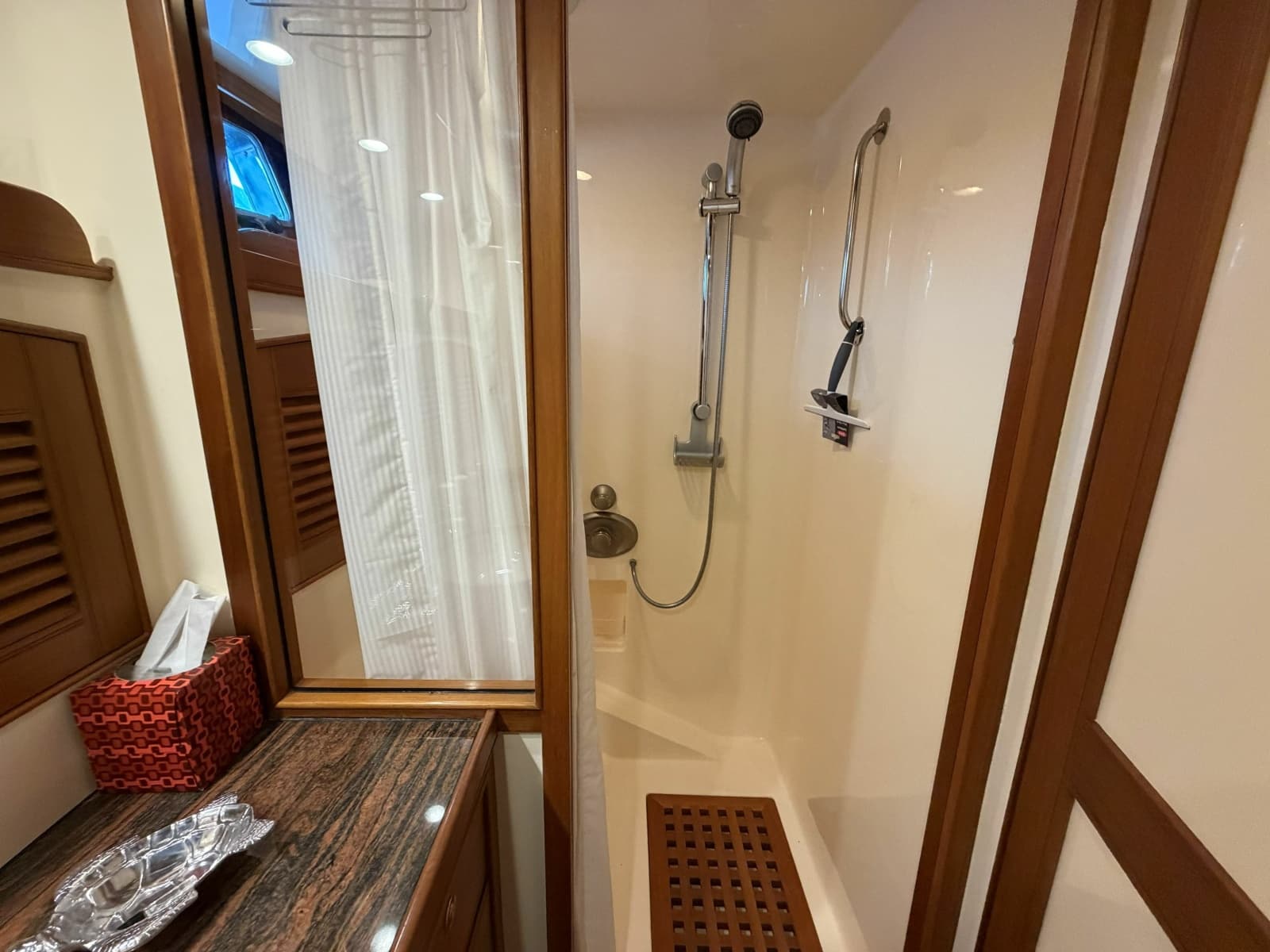 2007 Marlow Explorer 53C - Photo 37