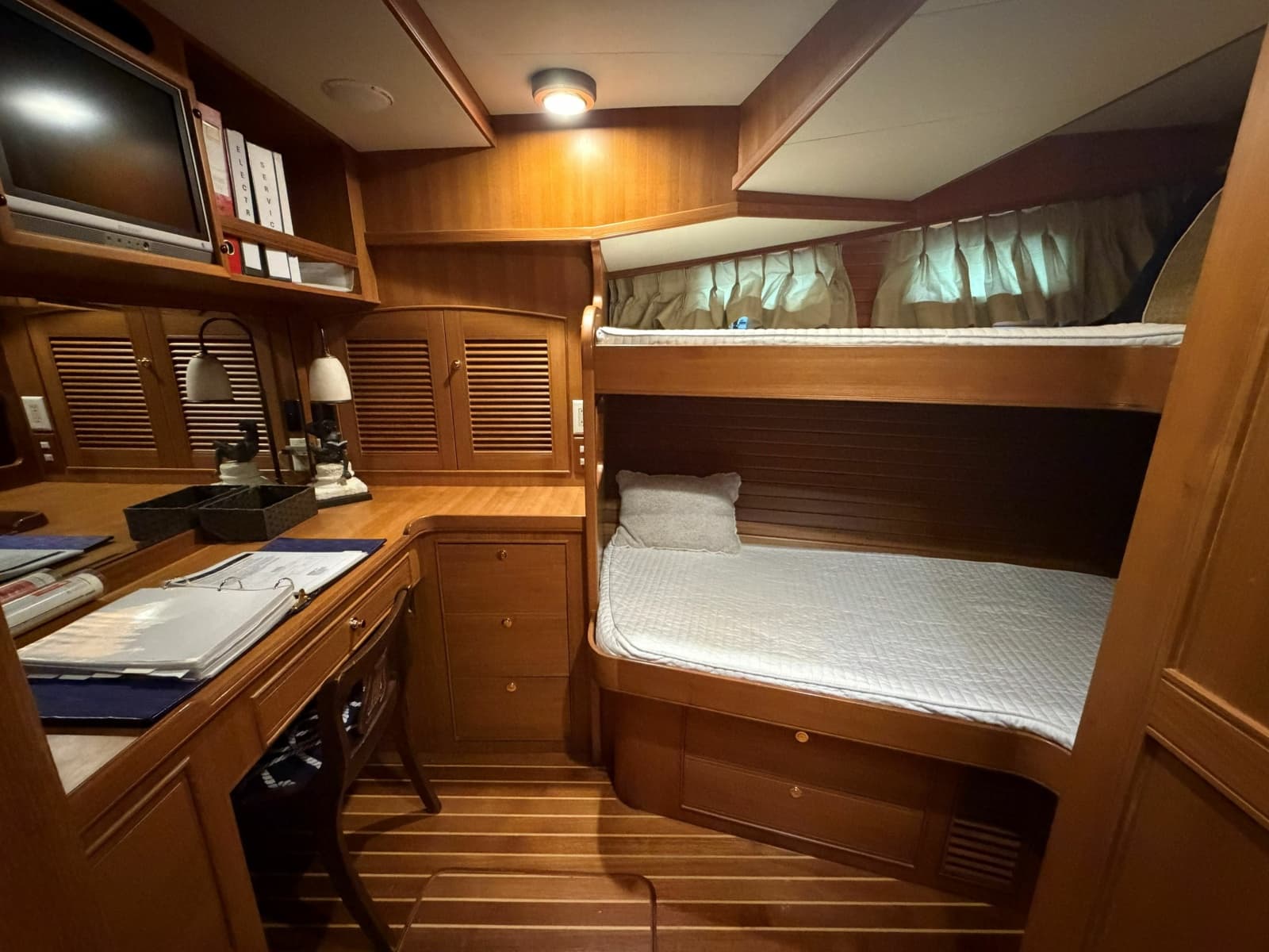 2007 Marlow Explorer 53C - Photo 22