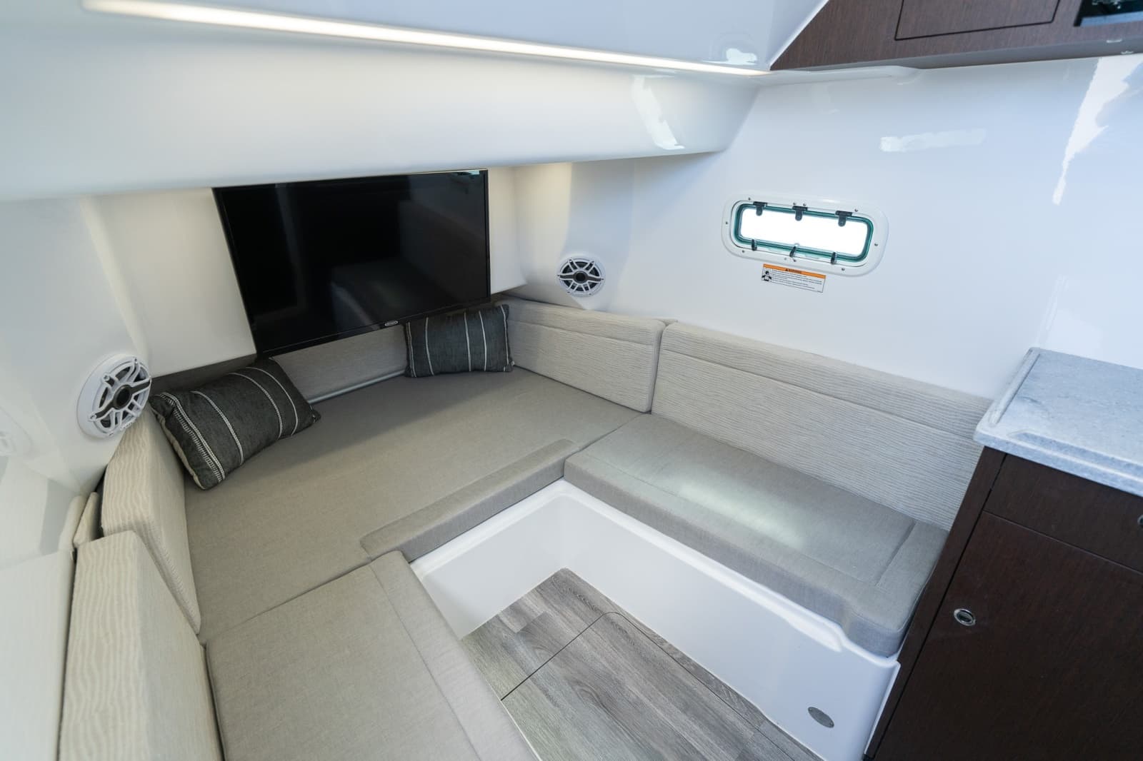 2023 Everglades 395 Center Console - Photo 49