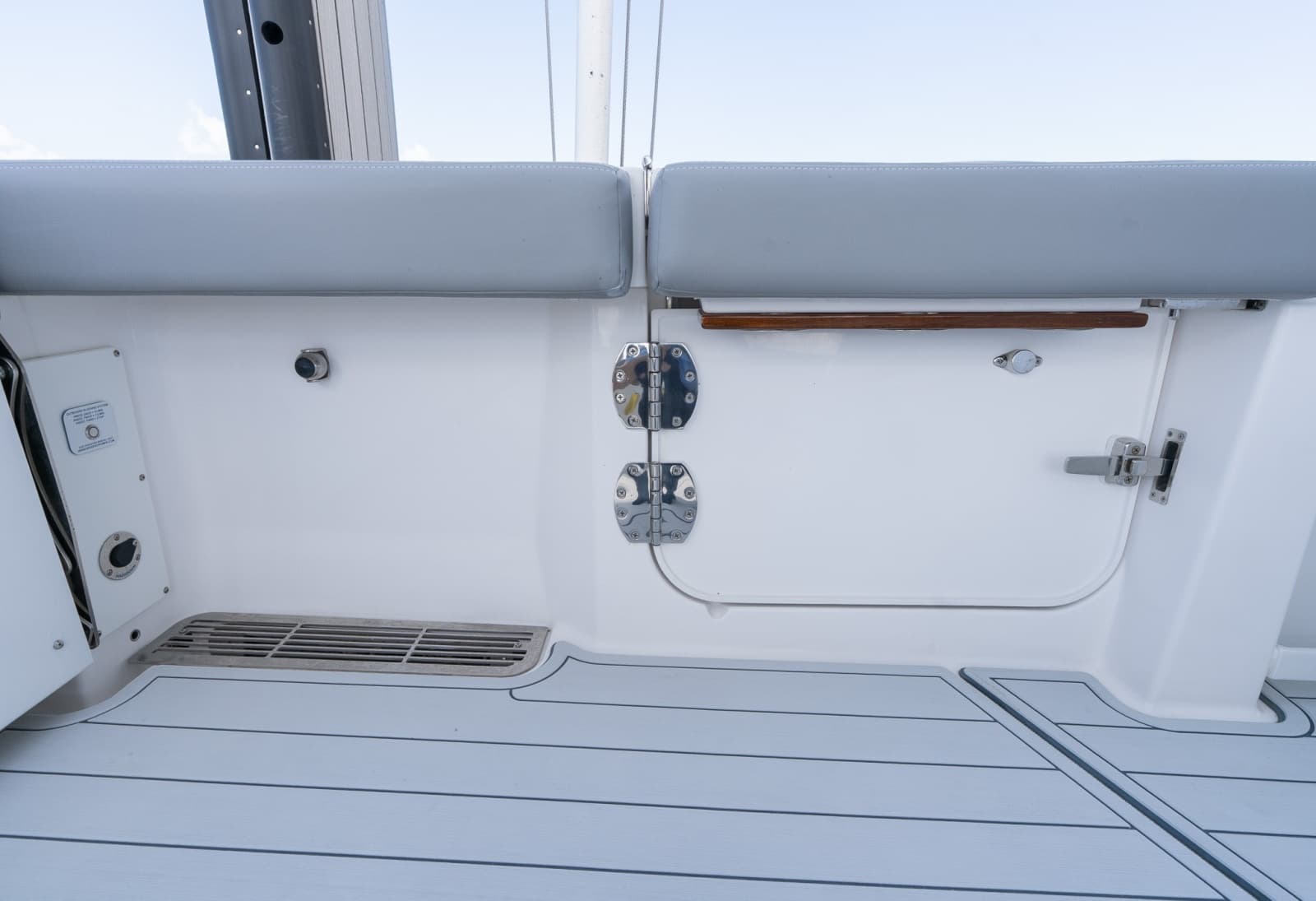 2023 Everglades 395 Center Console - Photo 2