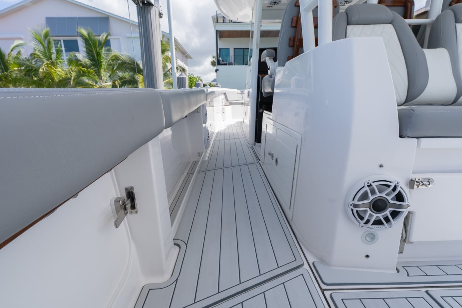 2023 Everglades 395 Center Console - Photo 5