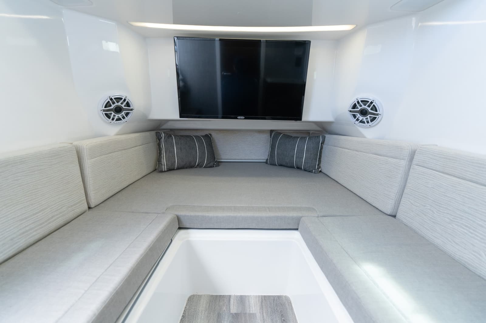 2023 Everglades 395 Center Console - Photo 50