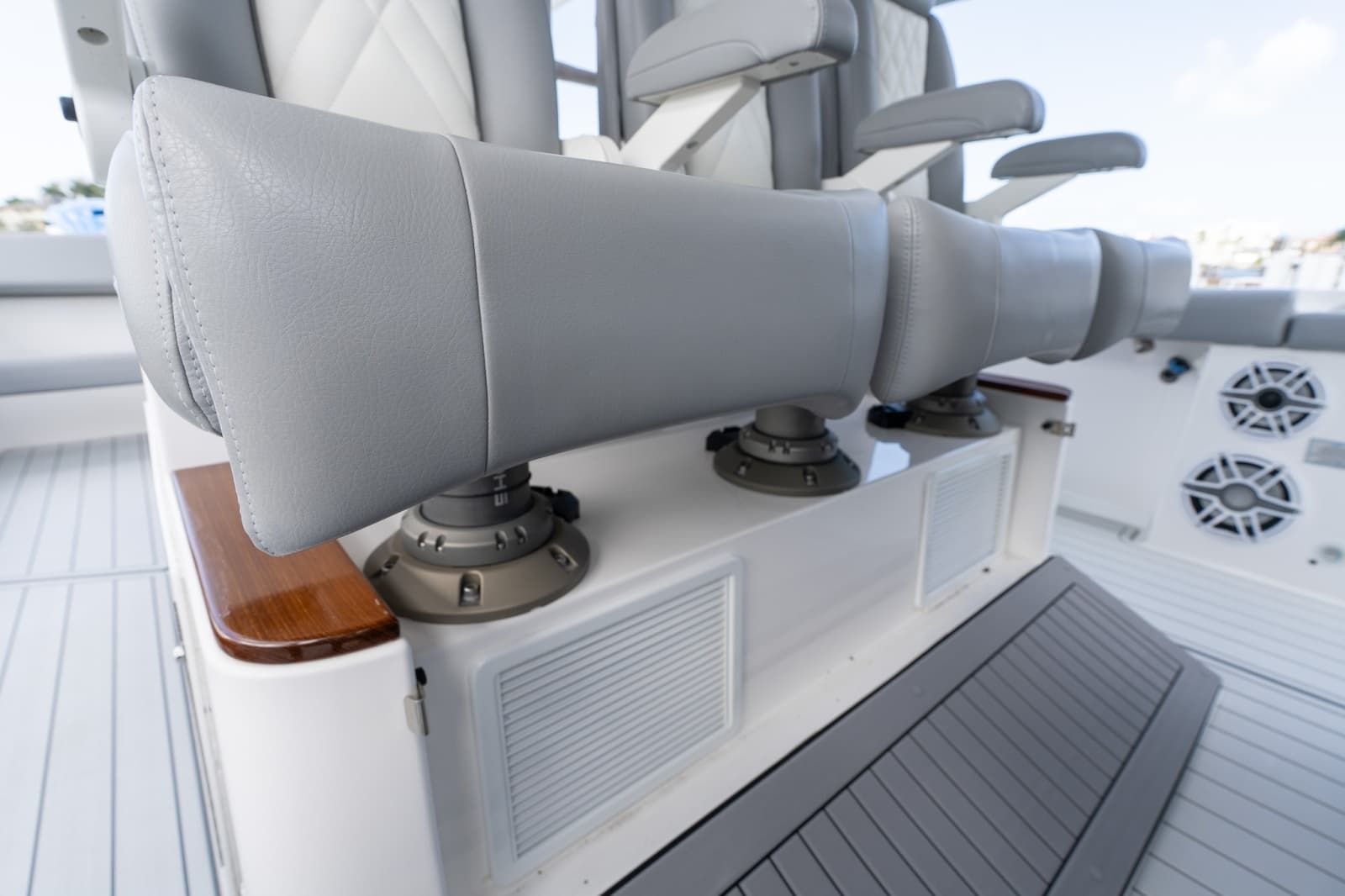 2023 Everglades 395 Center Console - Photo 18