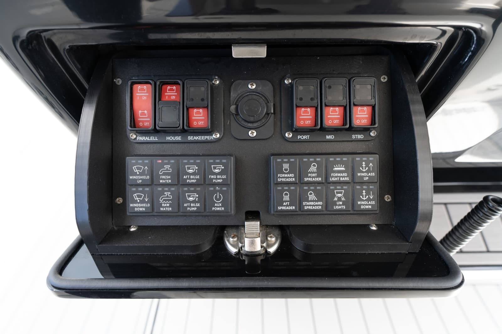 2023 Everglades 395 Center Console - Photo 21