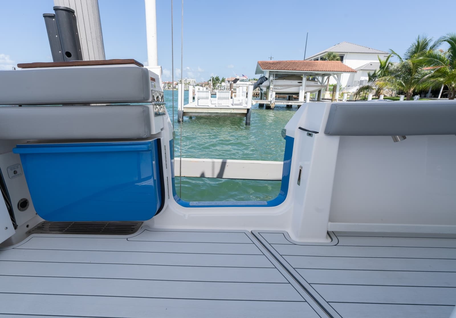 2023 Everglades 395 Center Console - Photo 3