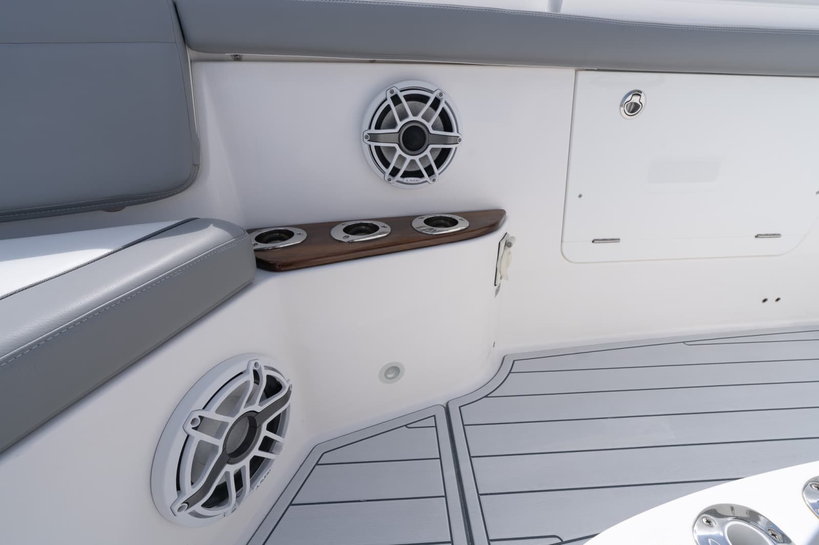 2023 Everglades 395 Center Console - Photo 28