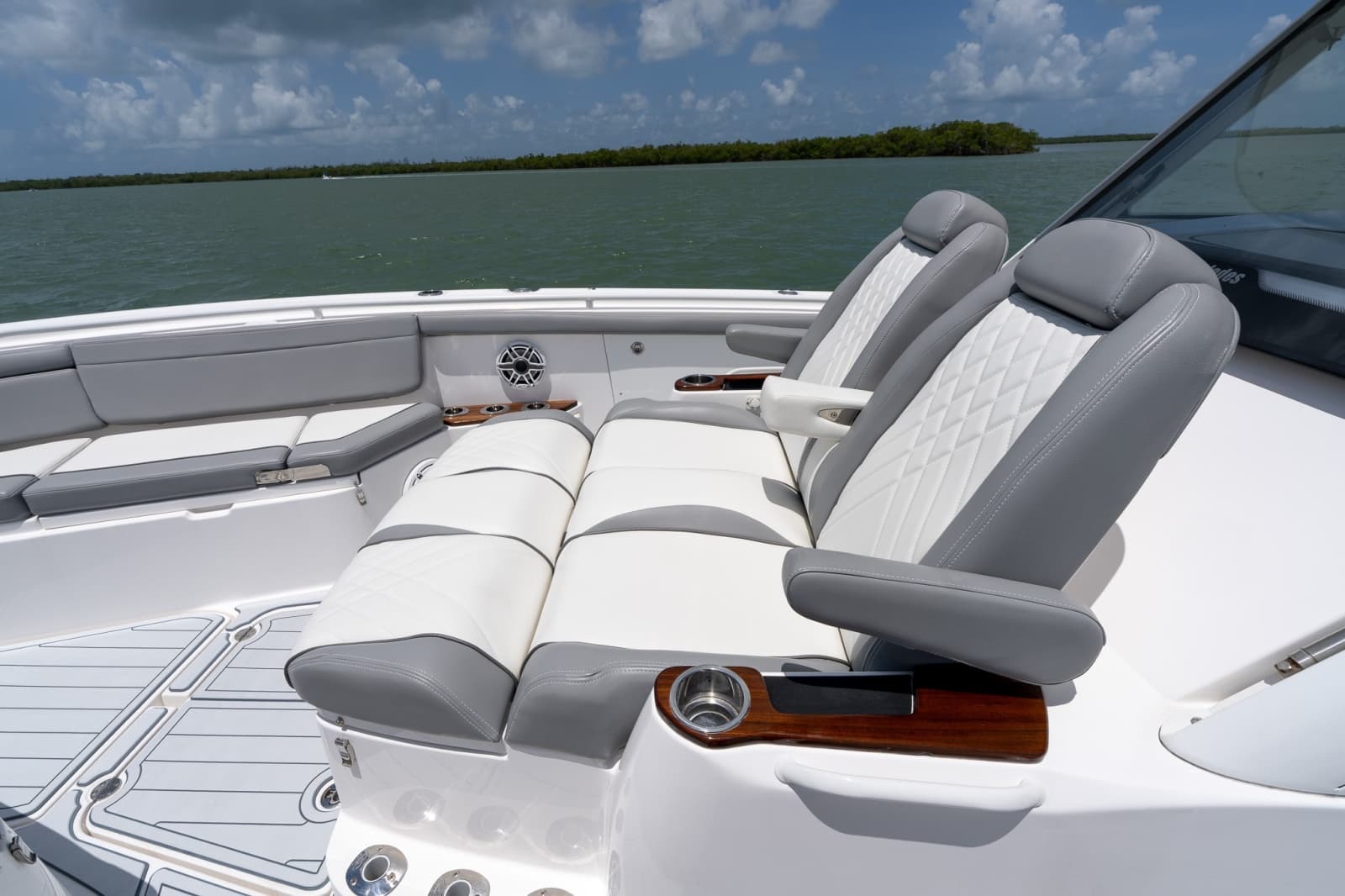 2023 Everglades 395 Center Console - Photo 32