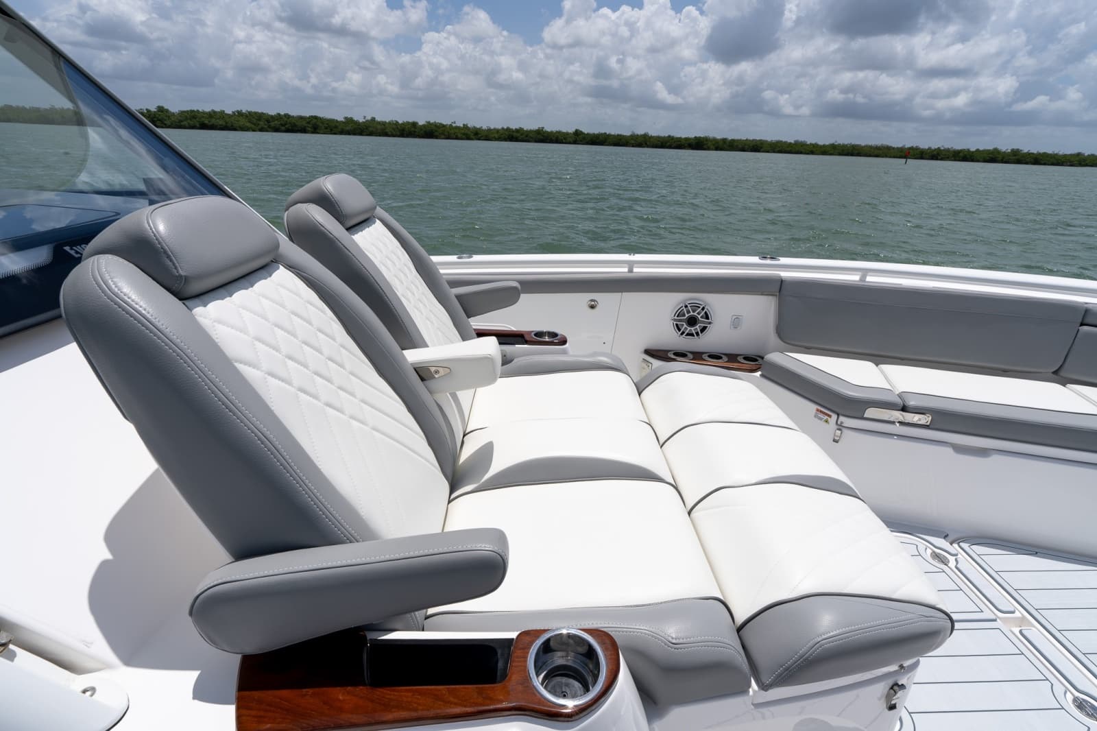 2023 Everglades 395 Center Console - Photo 33