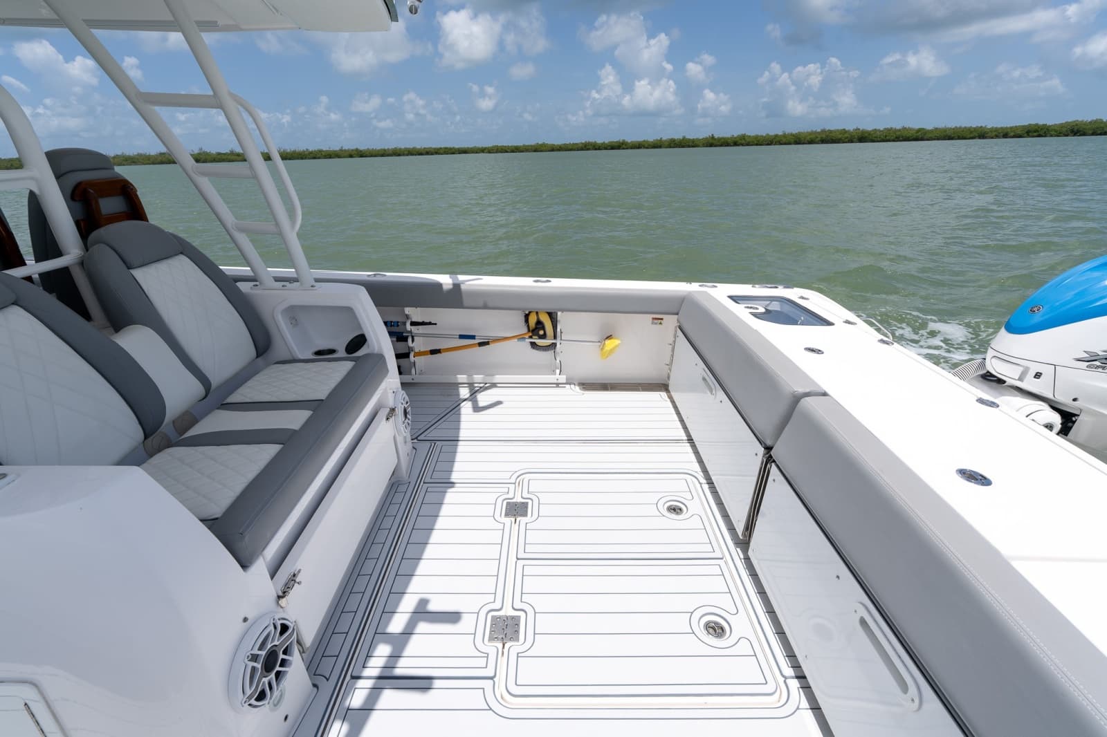 2023 Everglades 395 Center Console - Photo 7