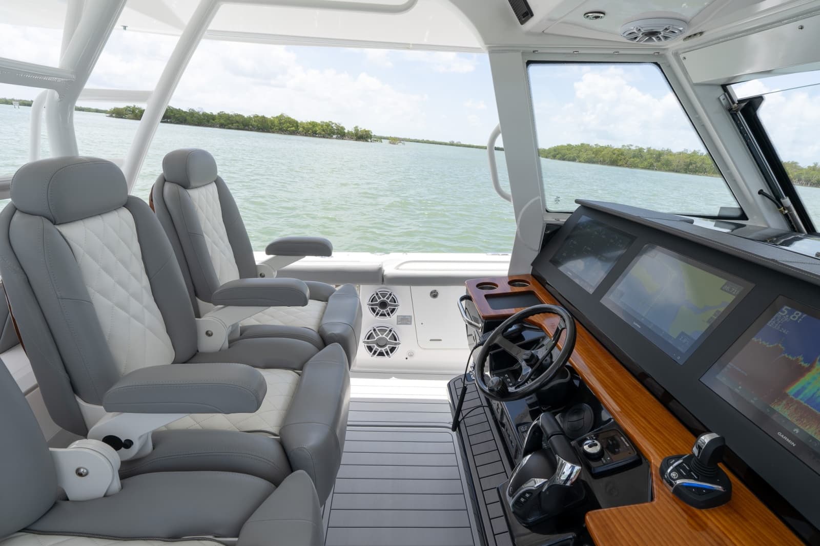 2023 Everglades 395 Center Console - Photo 17