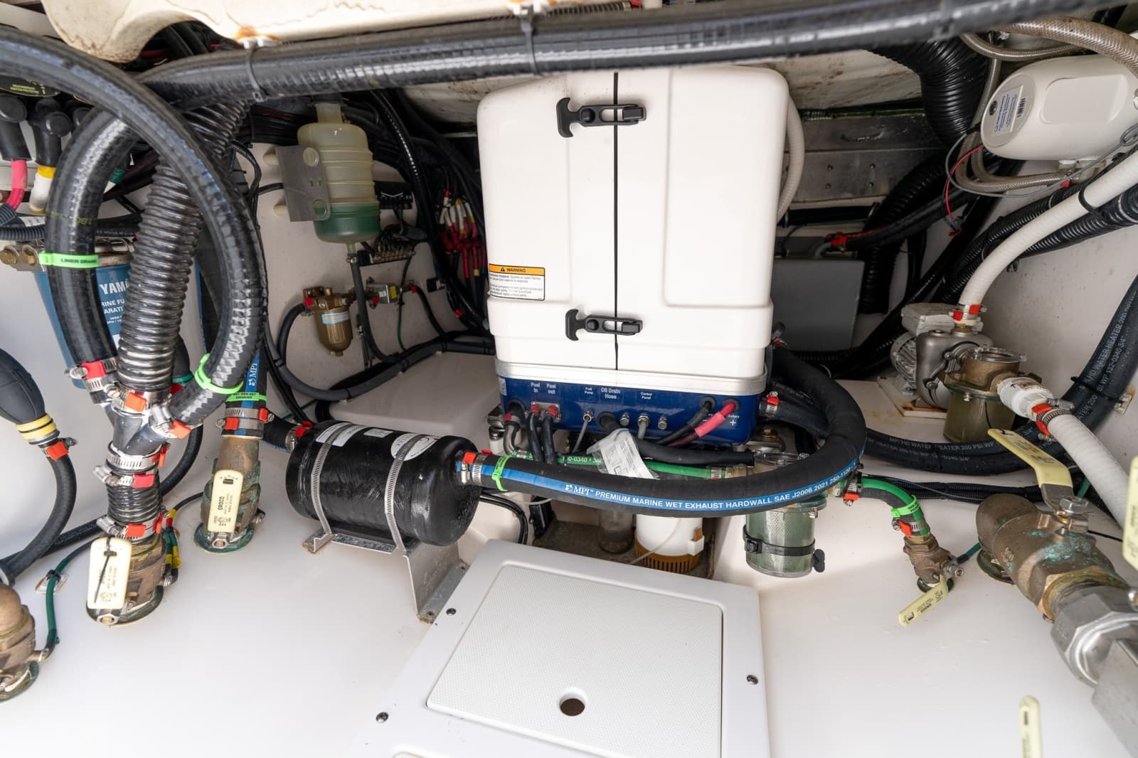 2023 Everglades 395 Center Console - Photo 59