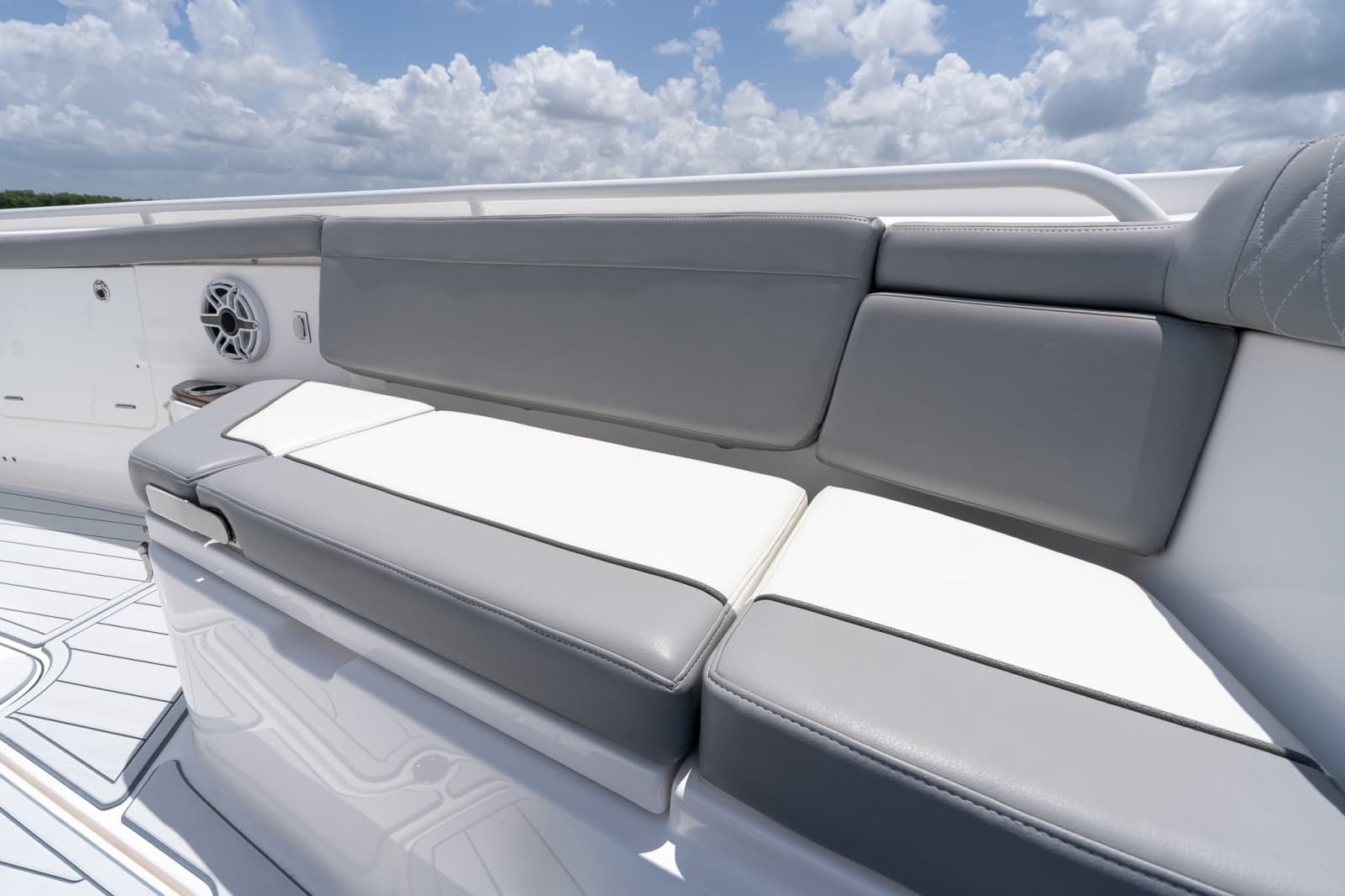 2023 Everglades 395 Center Console - Photo 34