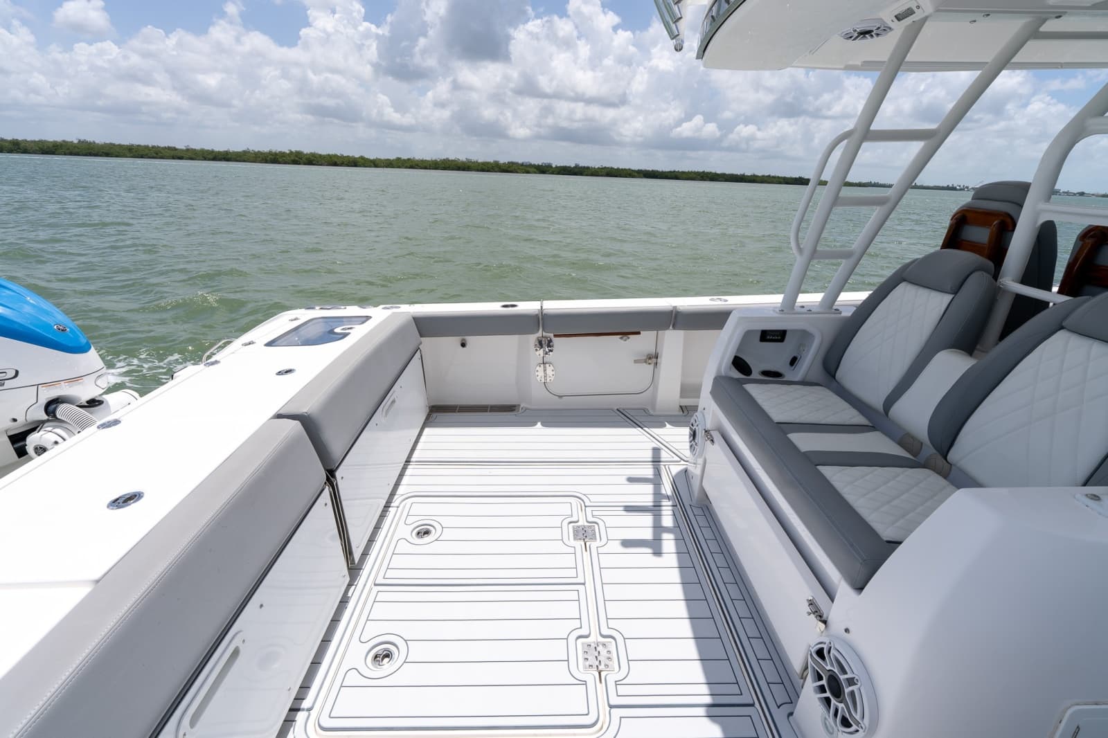 2023 Everglades 395 Center Console - Photo 6