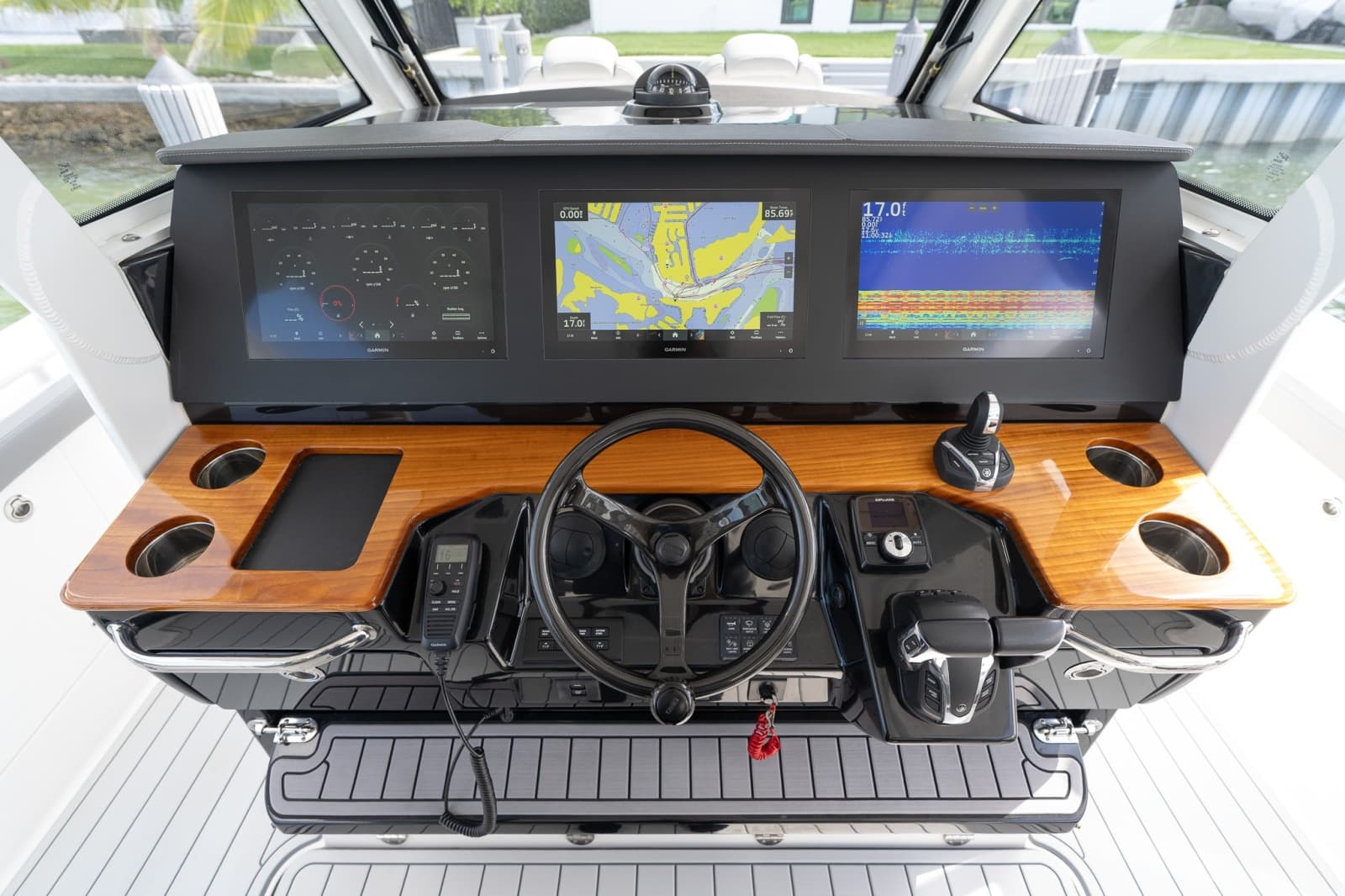 2023 Everglades 395 Center Console - Photo 19