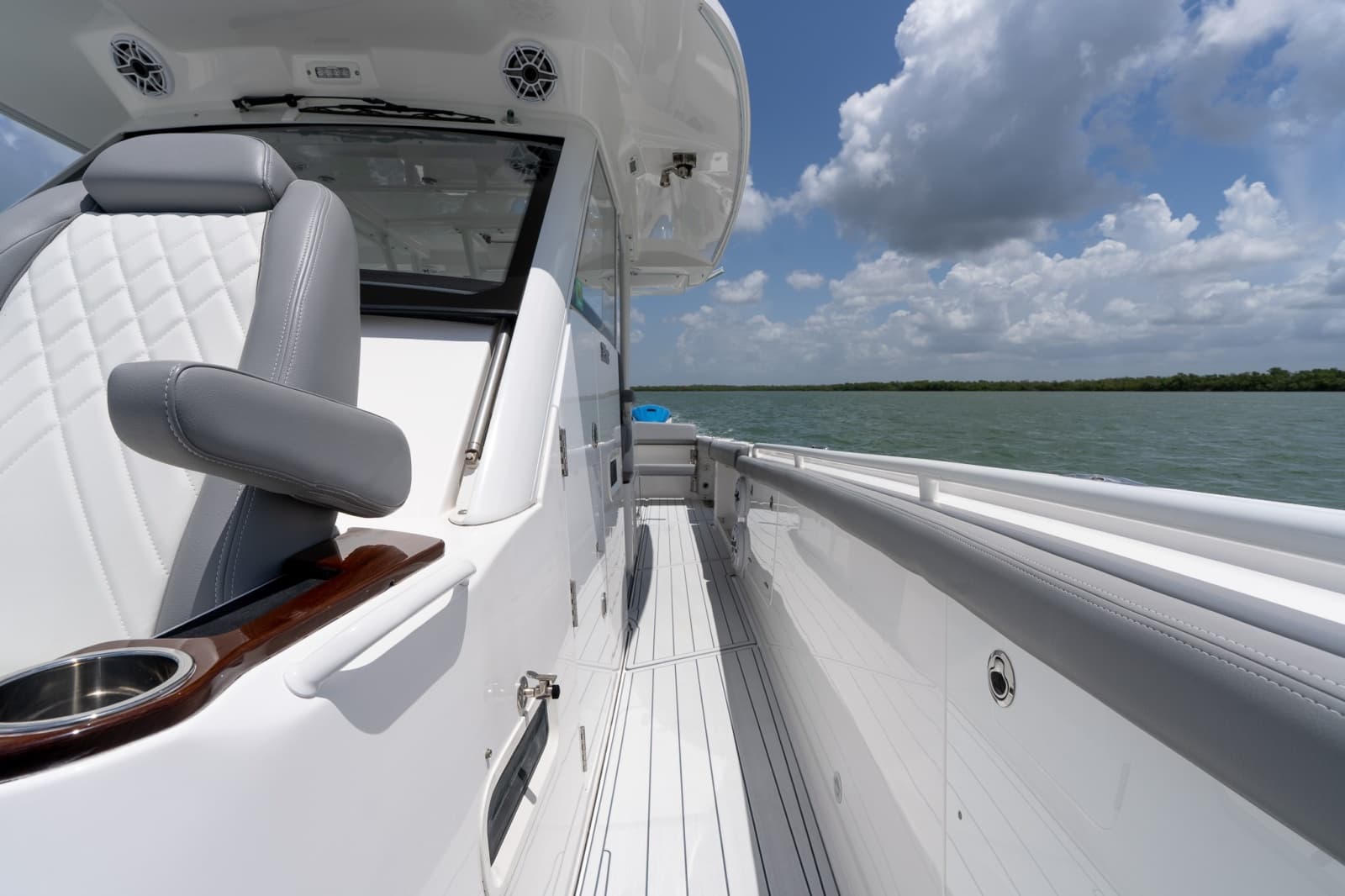 2023 Everglades 395 Center Console - Photo 31