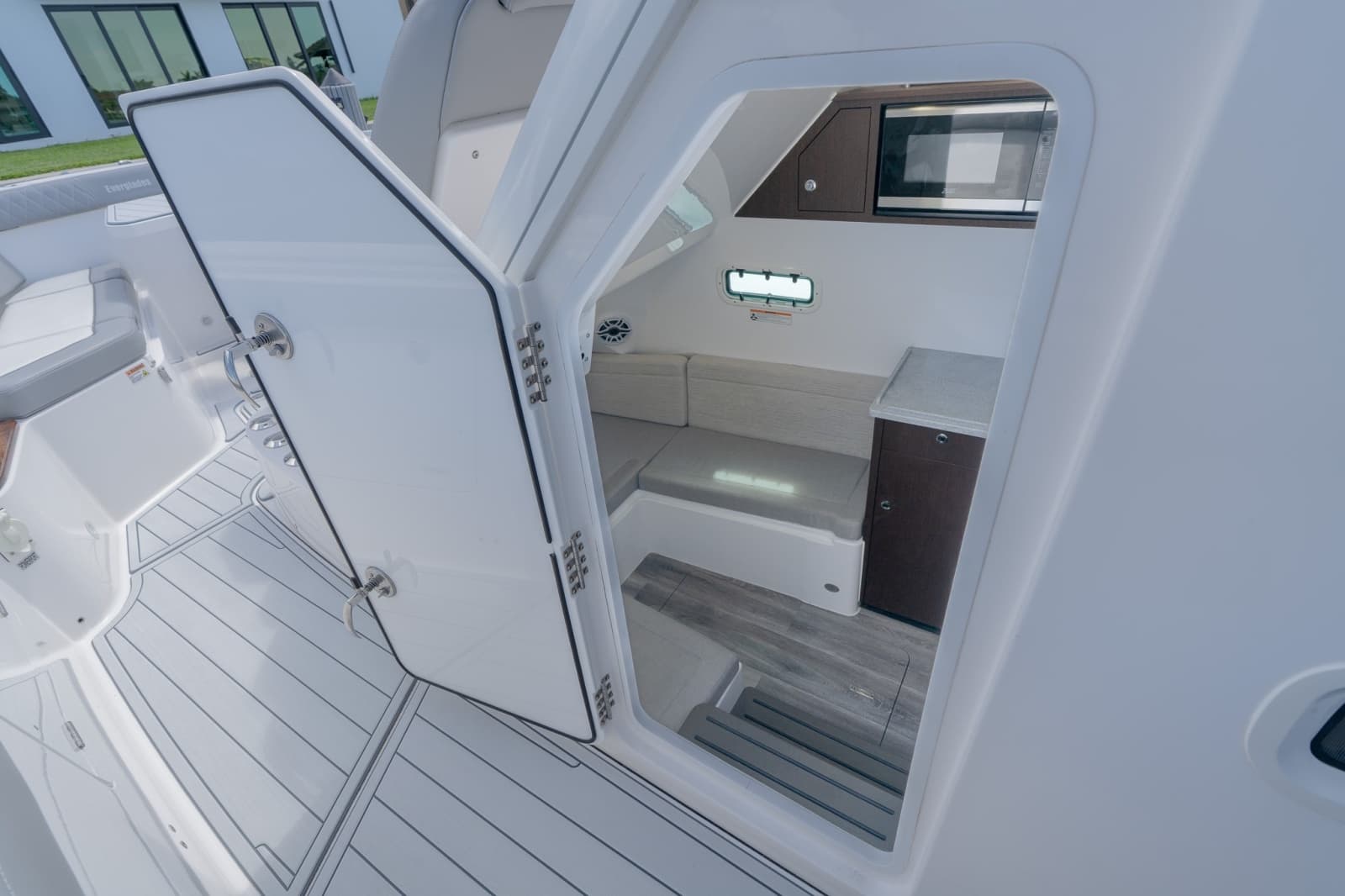 2023 Everglades 395 Center Console - Photo 47