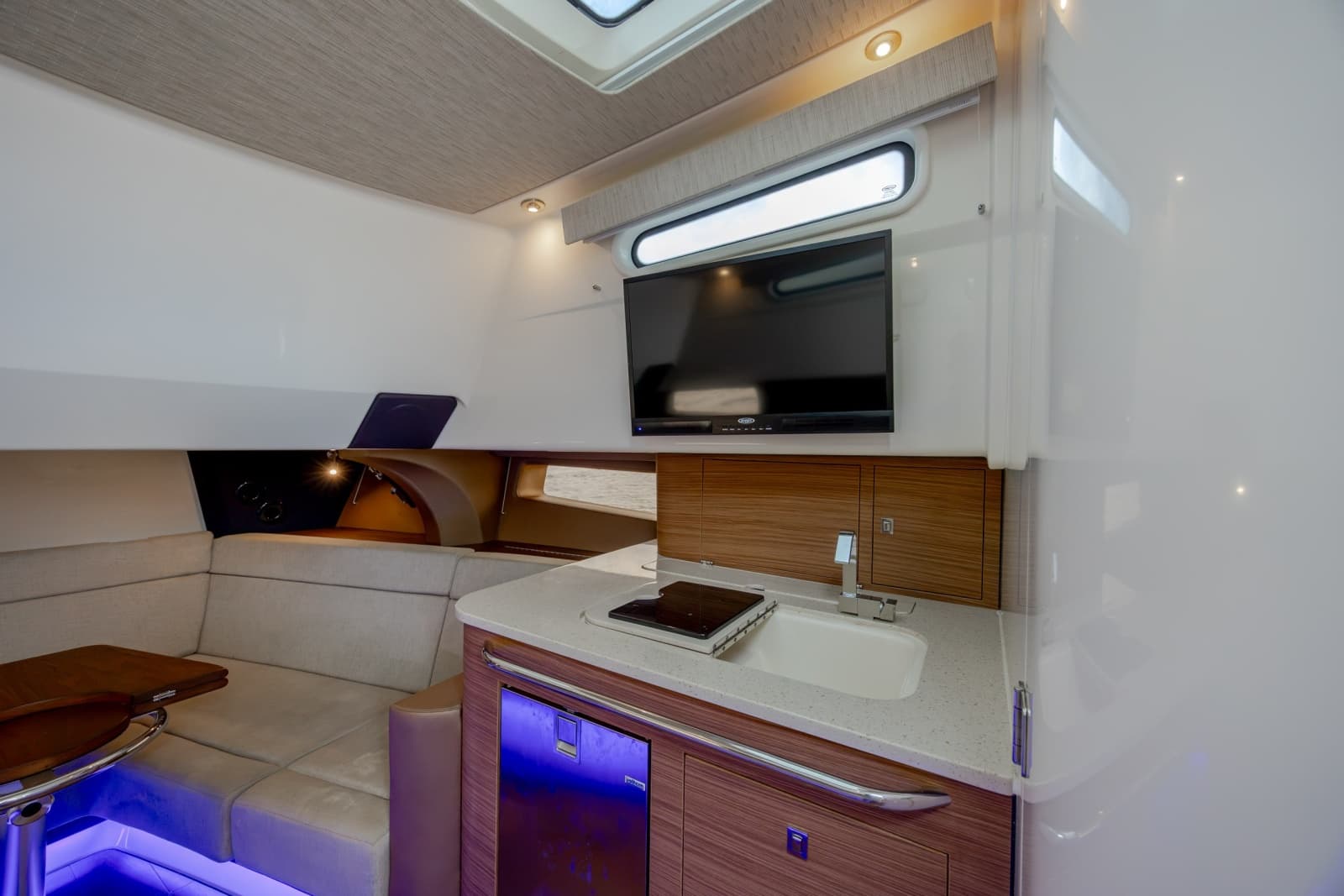 2017 Boston Whaler 420 Outrage - Photo 77
