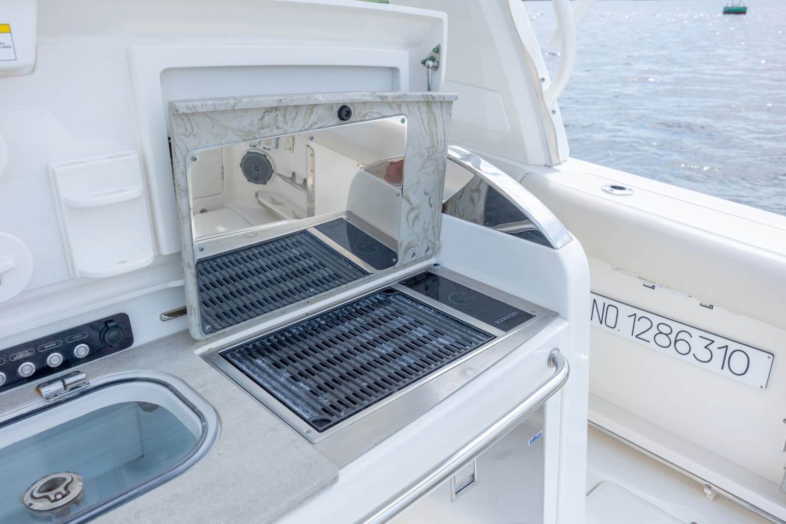 2017 Boston Whaler 420 Outrage - Photo 44
