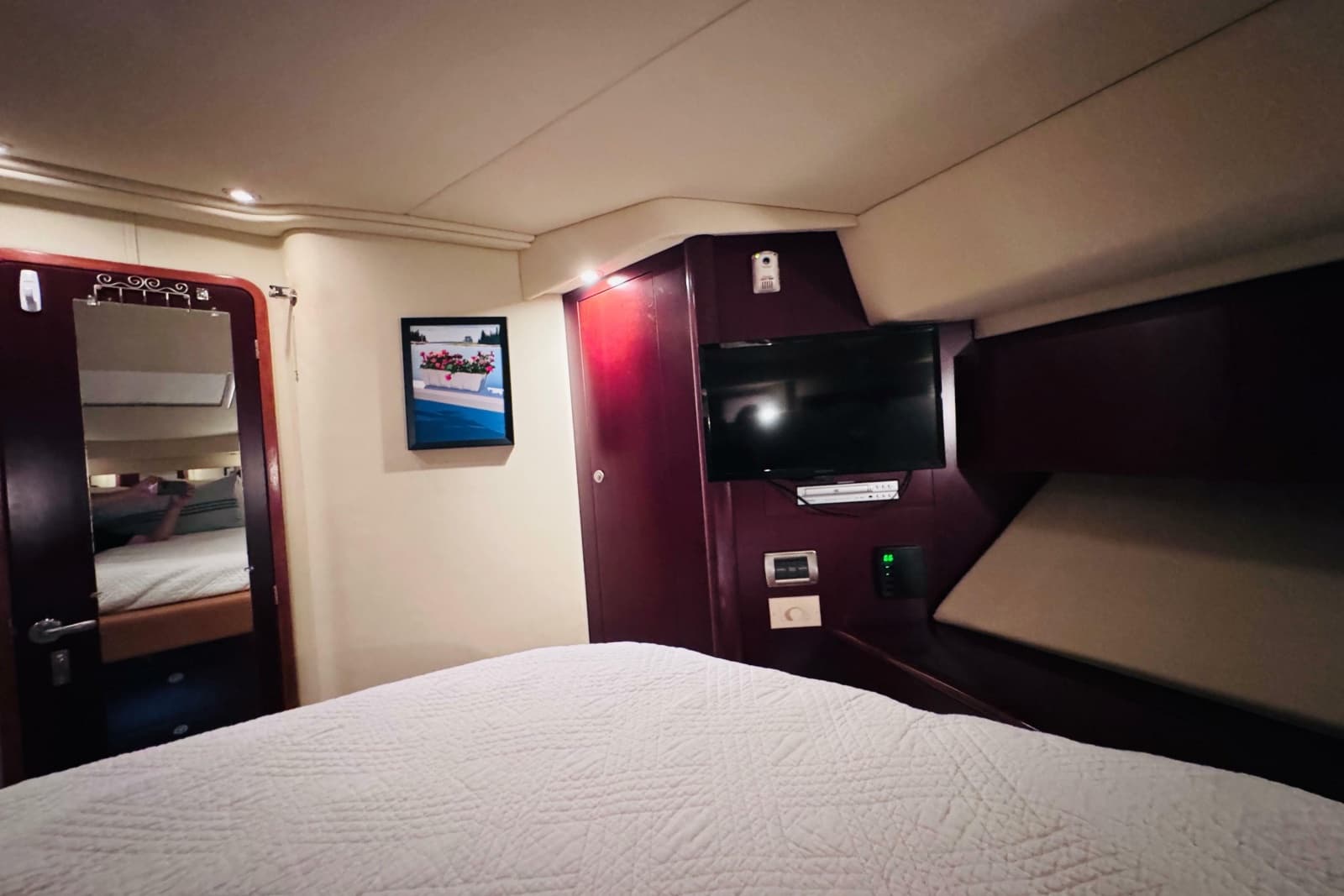 2006 Sea Ray 44 Sedan Bridge - Photo 4