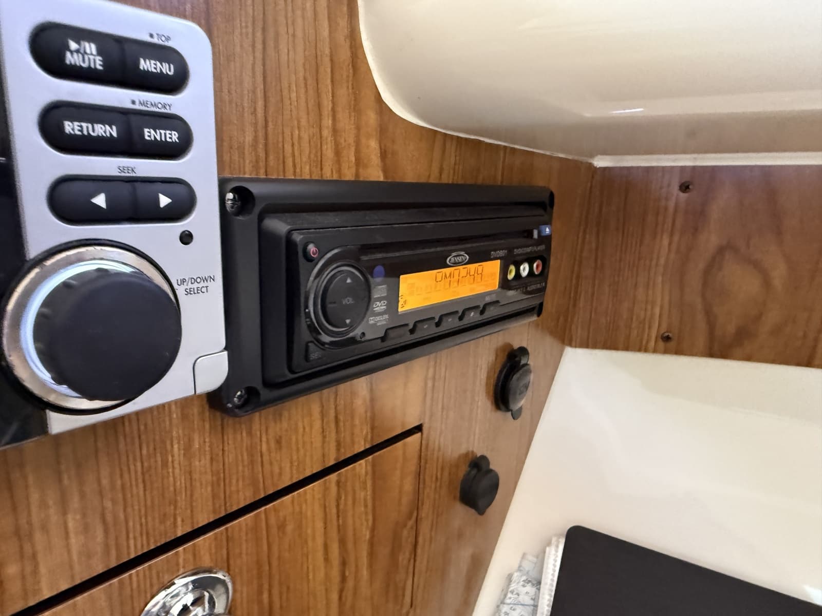 2014 Pursuit 345 Offshore - Photo 11