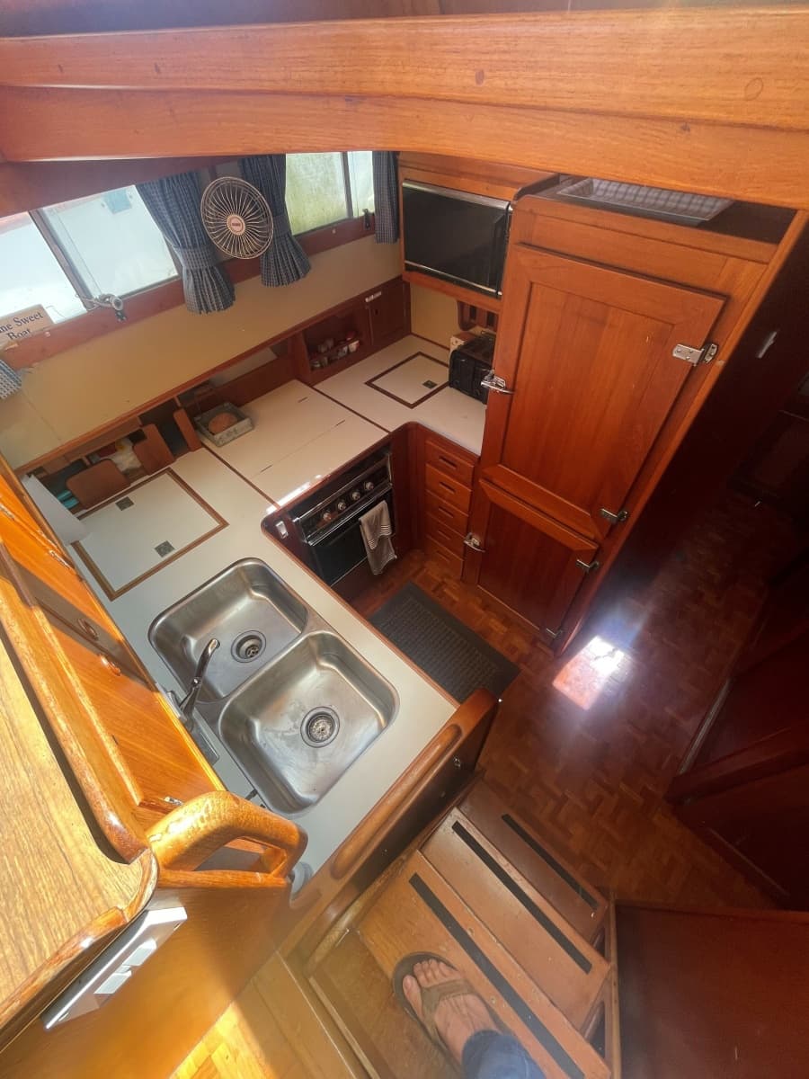1990 Grand Banks  - Photo 9