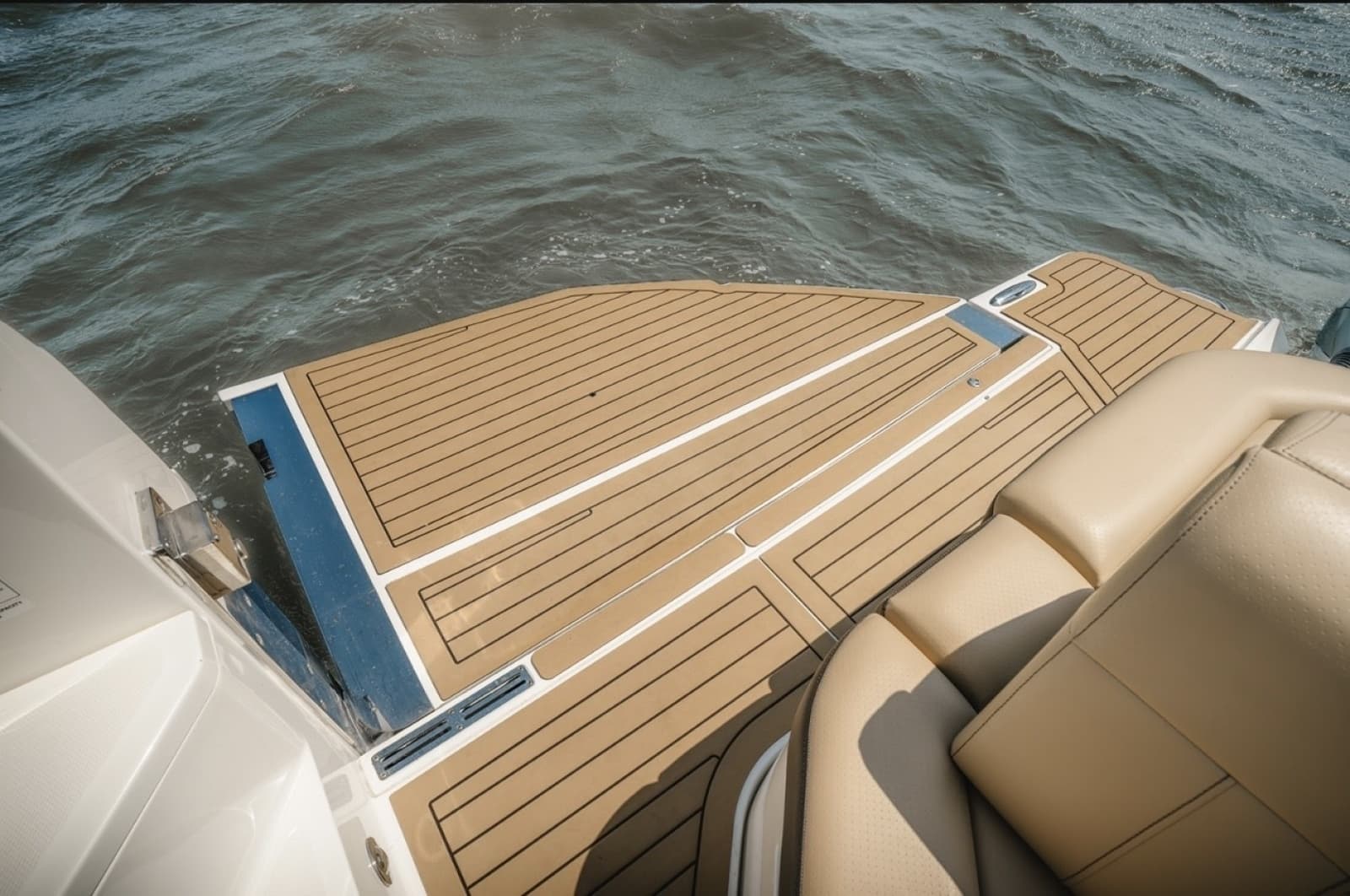 2021 Sea Ray SLX 400 Outboard - Photo 8