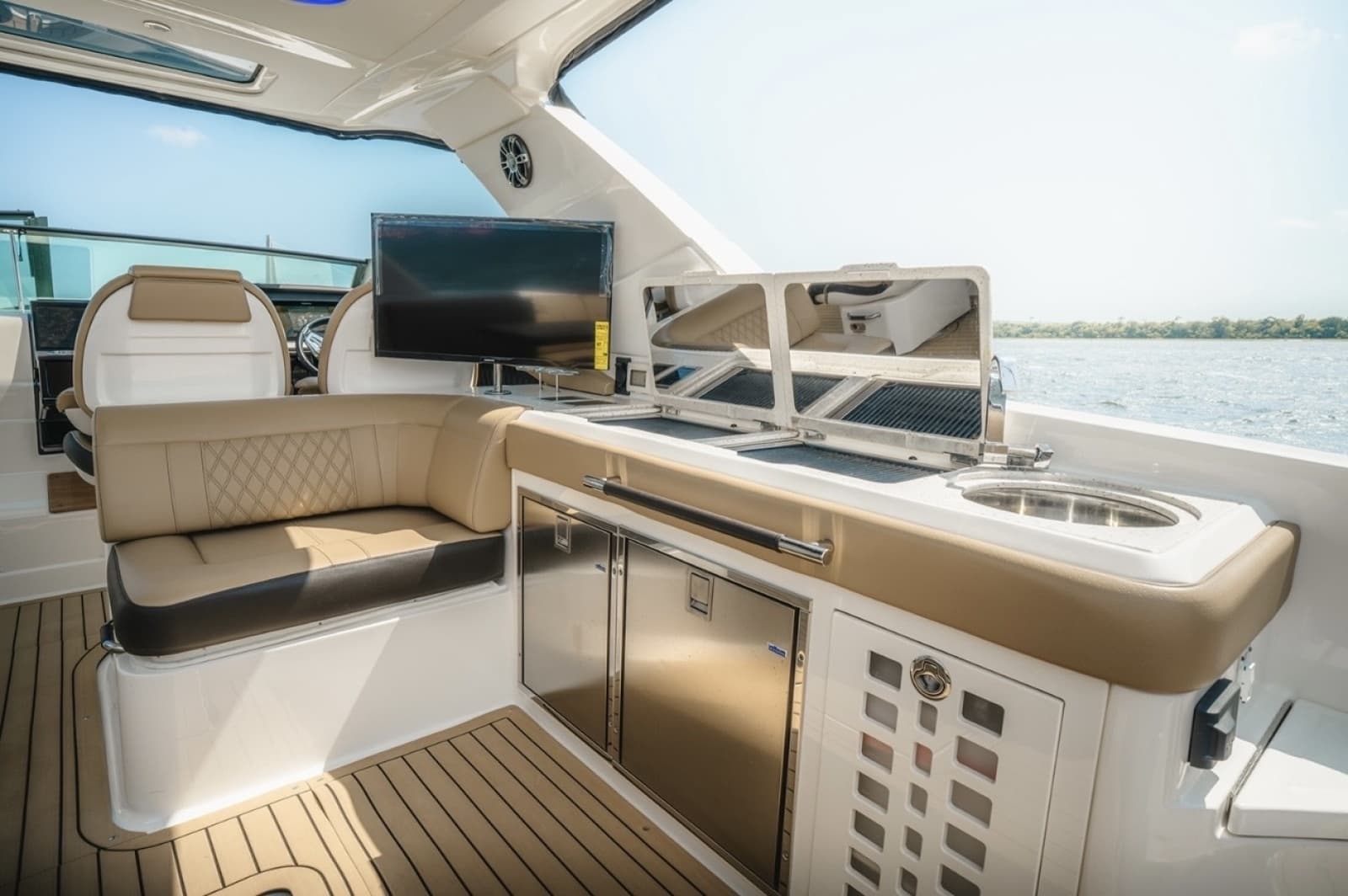 2021 Sea Ray SLX 400 Outboard - Photo 10