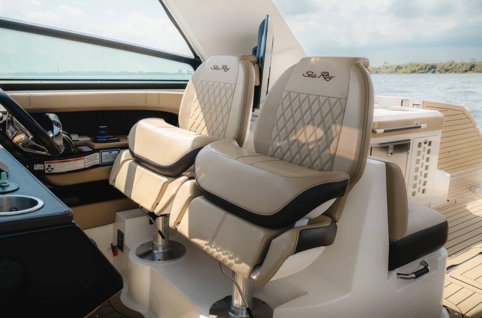 2021 Sea Ray SLX 400 Outboard - Photo 12