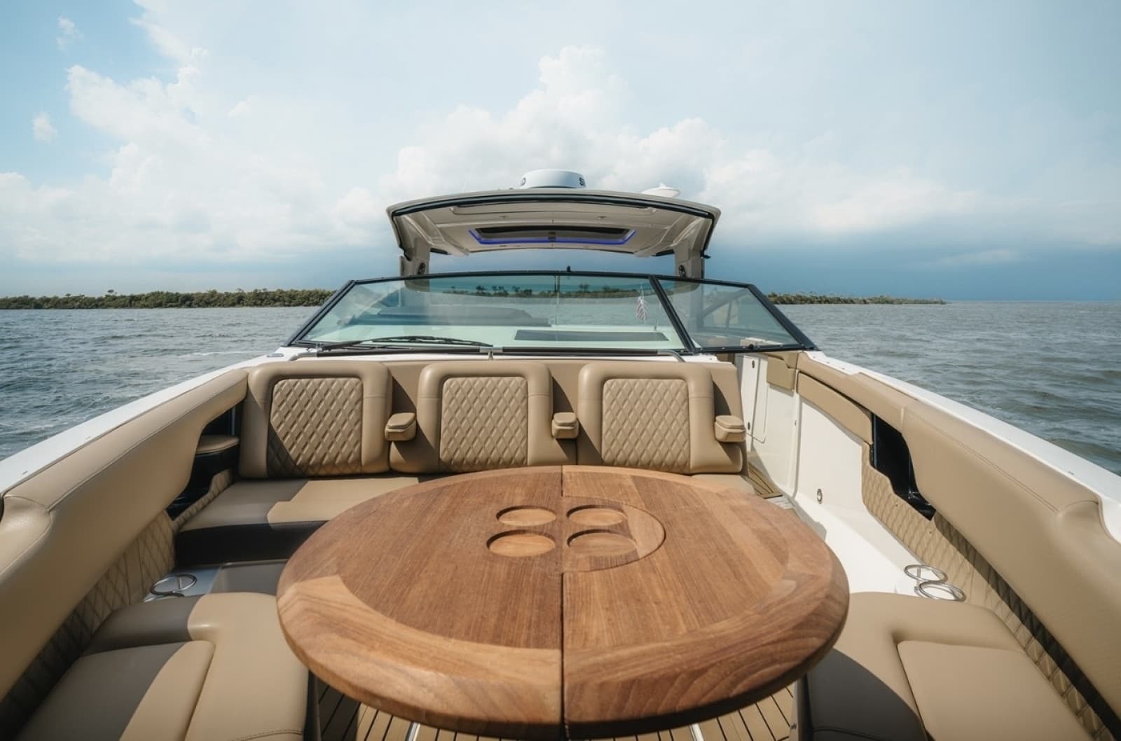 2021 Sea Ray SLX 400 Outboard - Photo 17
