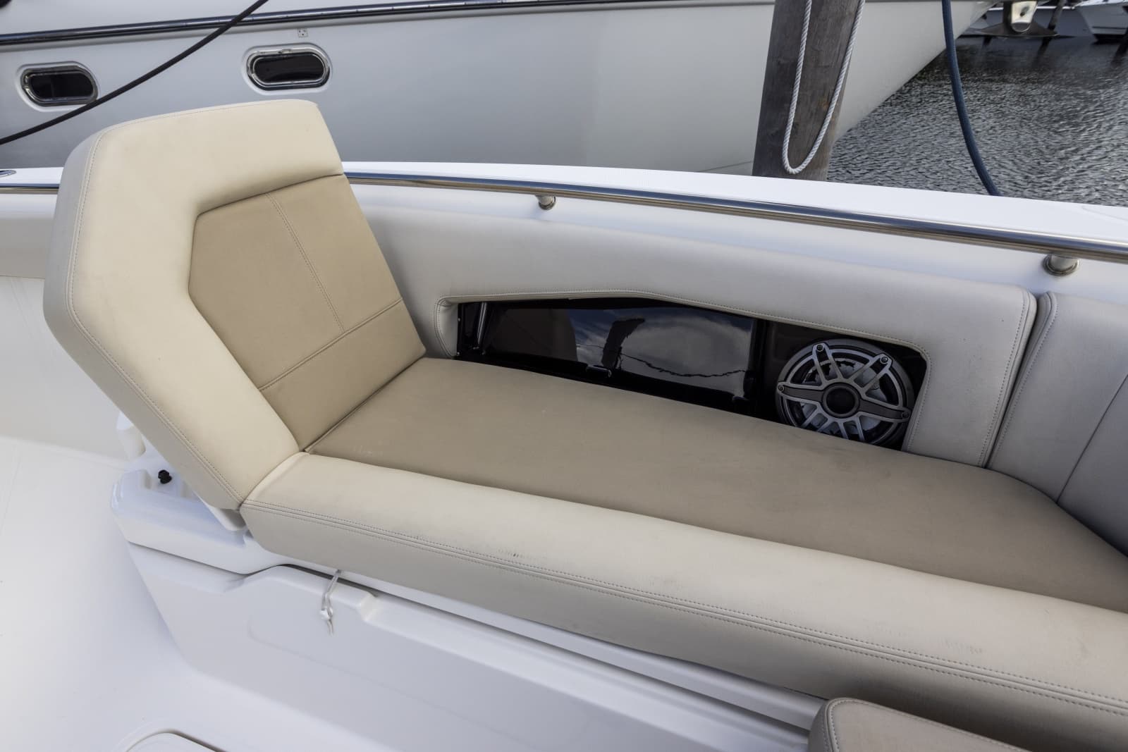 2023 Boston Whaler 360 Outrage - Photo 25