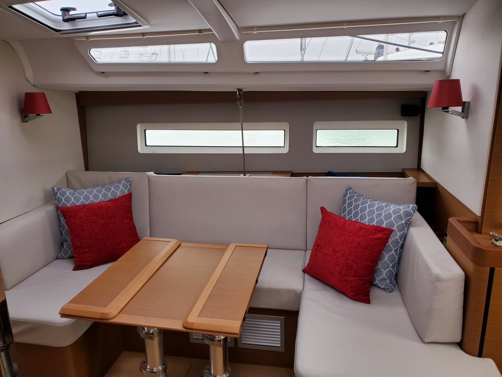 2019 Jeanneau Sun Odyssey 440 - Photo 7