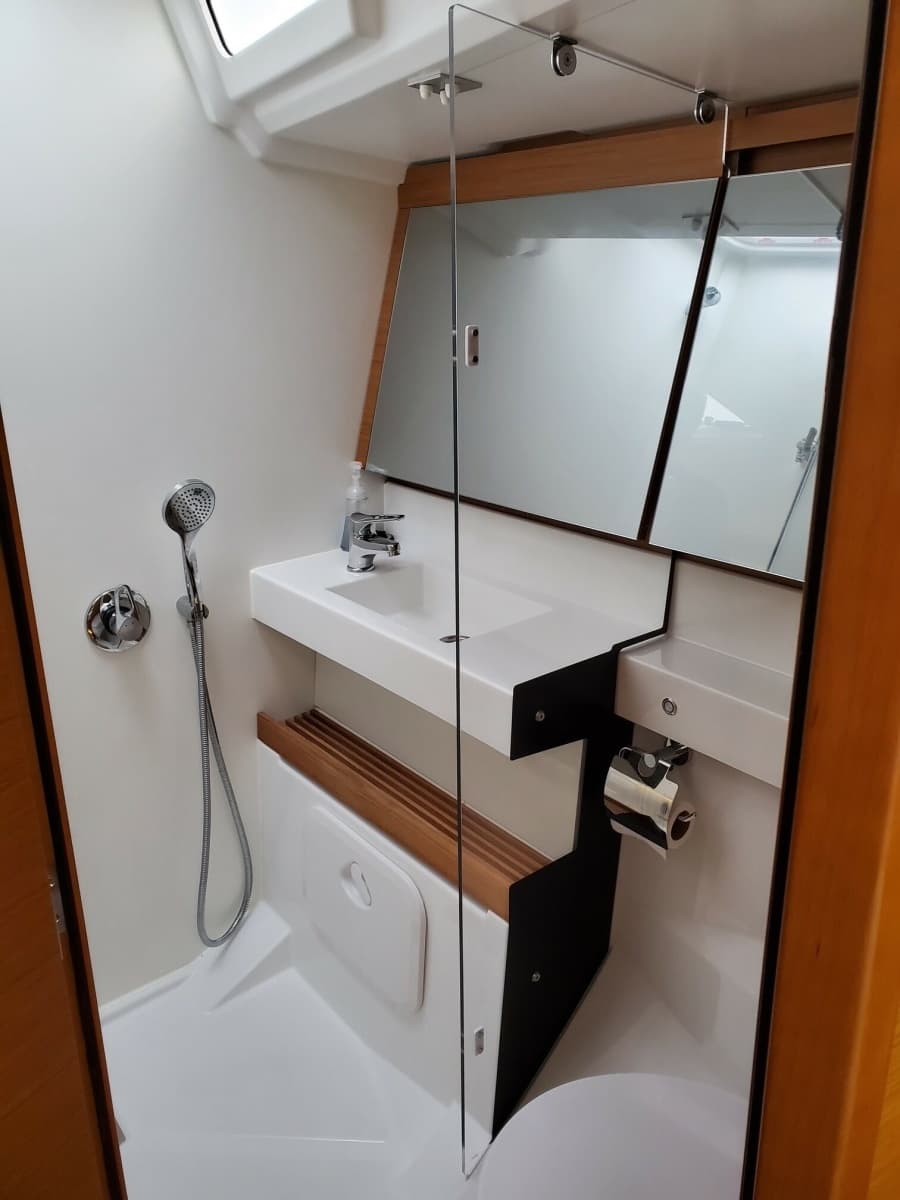 2019 Jeanneau Sun Odyssey 440 - Photo 6
